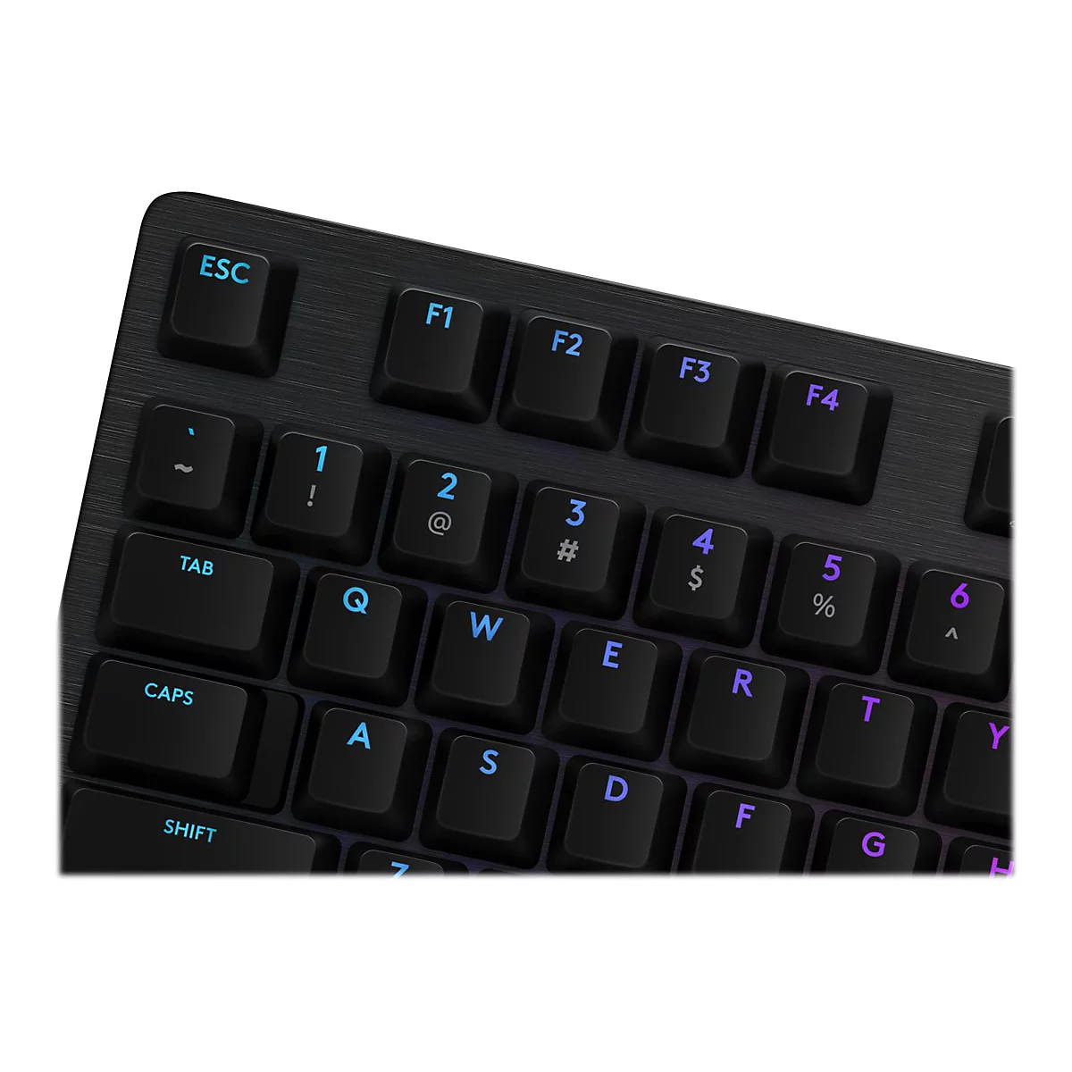 Nahaufnahme einer schwarzen Tastatur. Blaue und violette Beleuchtung unter den Tasten. Buchstaben und Zahlen deutlich erkennbar.