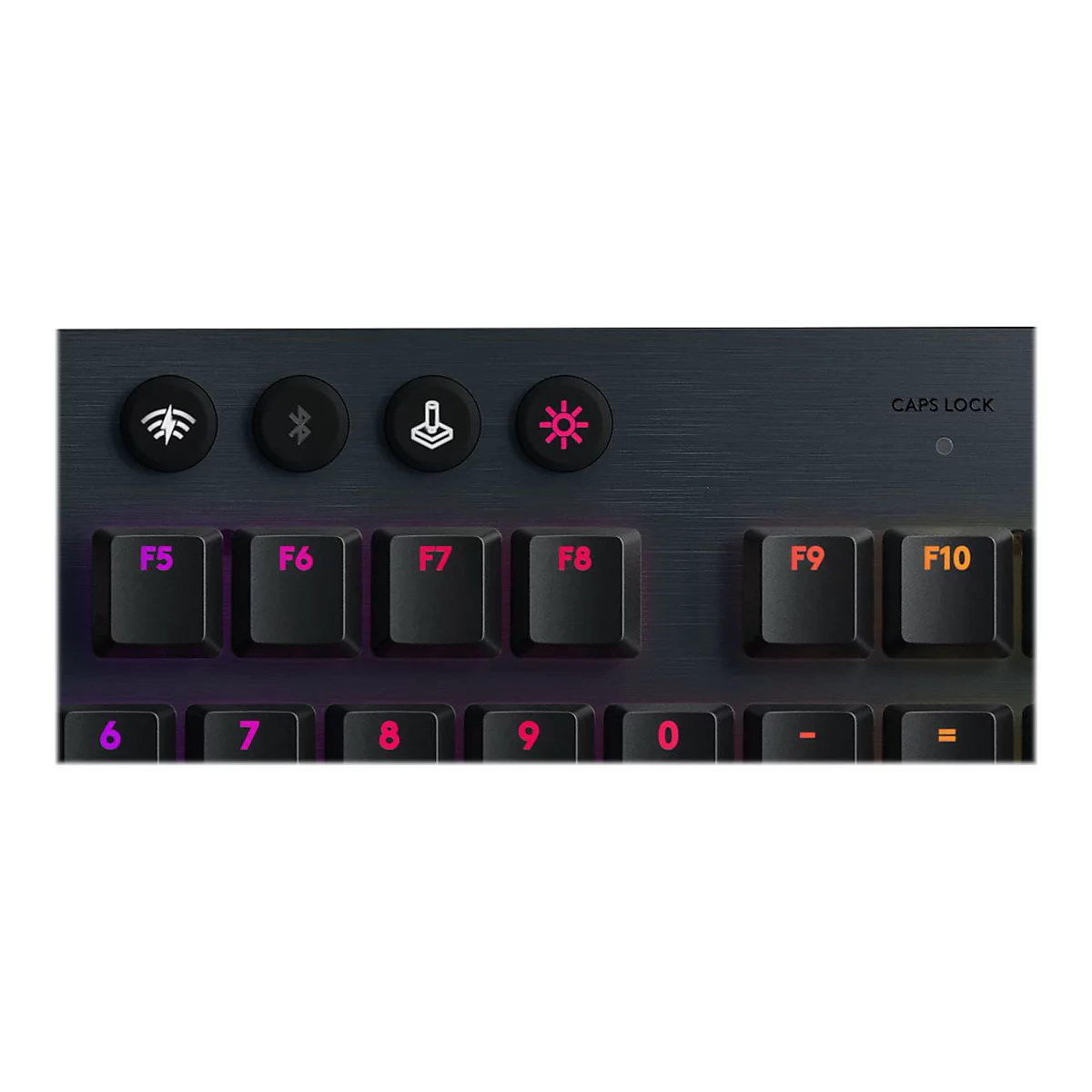 Detailaufnahme einer schwarzen Tastatur. Oben befinden sich Funktionstasten und Kontrollsymbole. Beleuchtete Buchstaben und Zeichen.