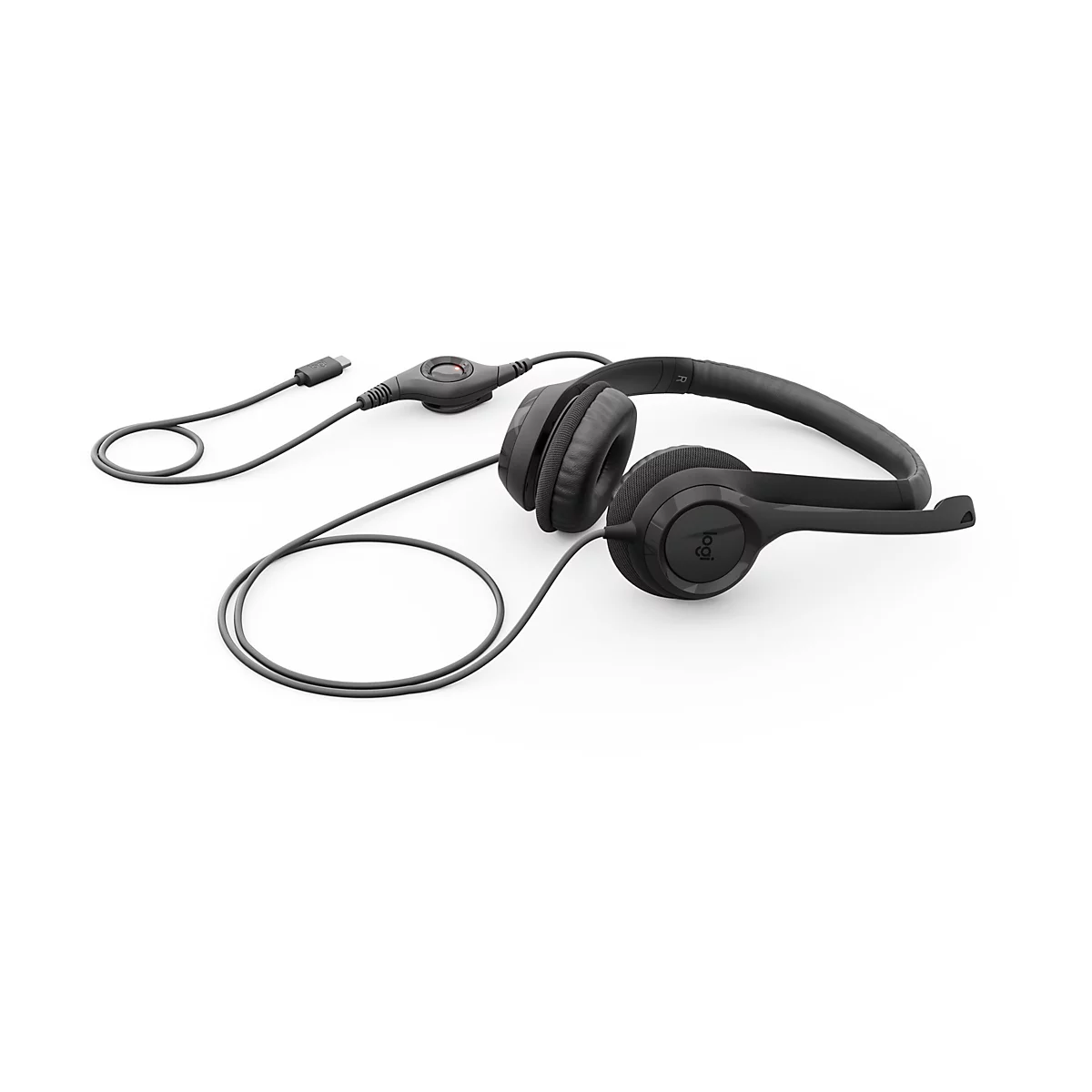 Schwarzes Headset mit Kabel und Bedienelementen, liegt auf weißem Hintergrund. Sichtbar sind die Ohrmuscheln, ein Mikrofon, Kabel und Steuerung.