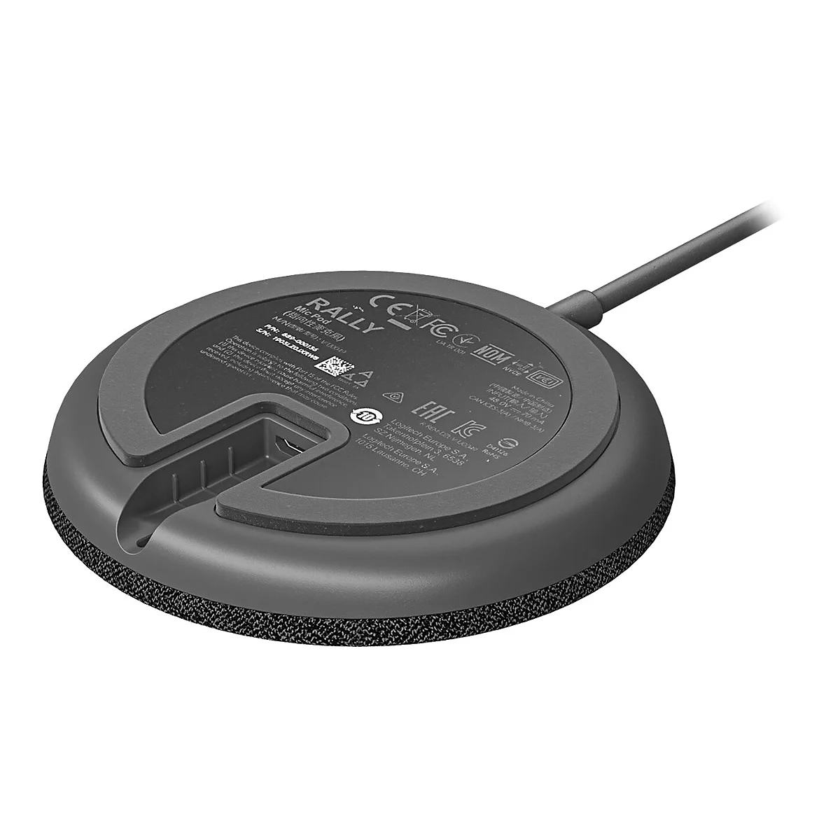 Gros plan d'un Rally Mic Pod gris avec câble. Des marquages et des logos sont visibles sur la surface, tels que CE et FCC.
