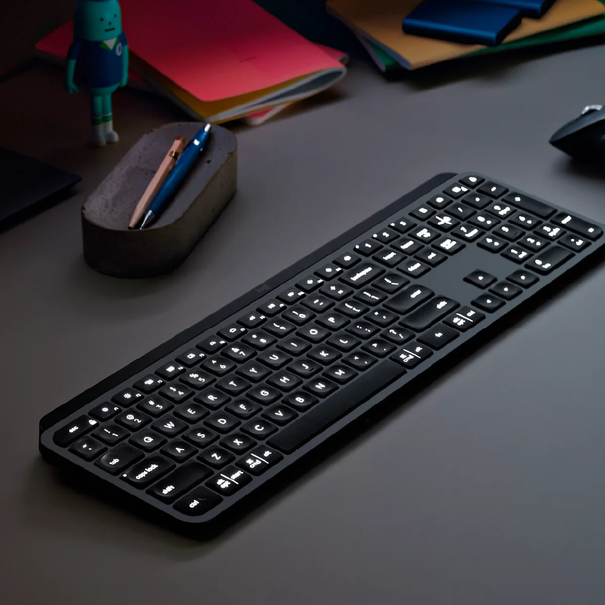Logitech MX Keys for Business Tastatur, kabellos, 10 m Reichweite, Hintergrundbeleuchtung, 108 Tasten, Nummernblock, graphit