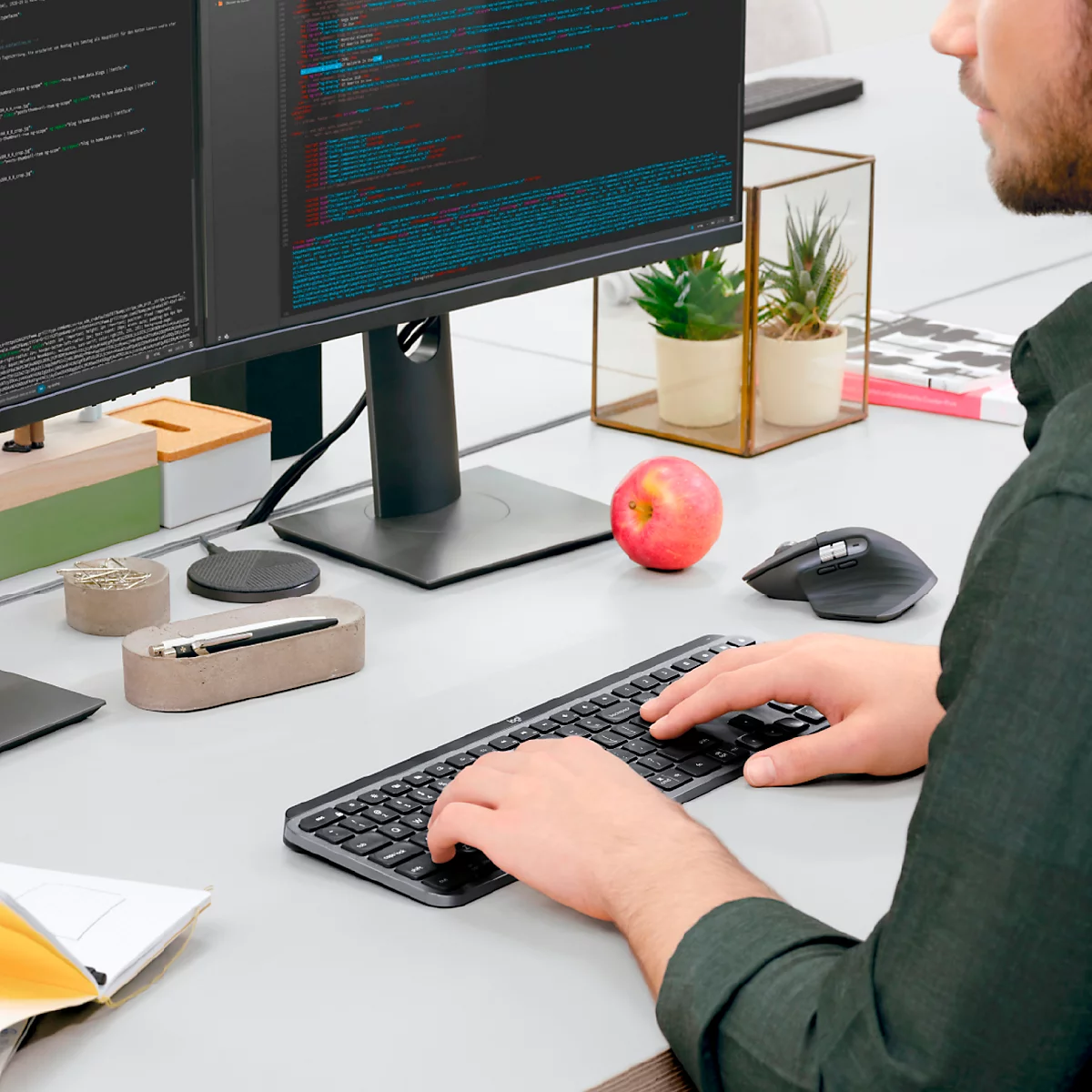 Logitech MX Keys for Business Tastatur, kabellos, 10 m Reichweite, Hintergrundbeleuchtung, 108 Tasten, Nummernblock, graphit