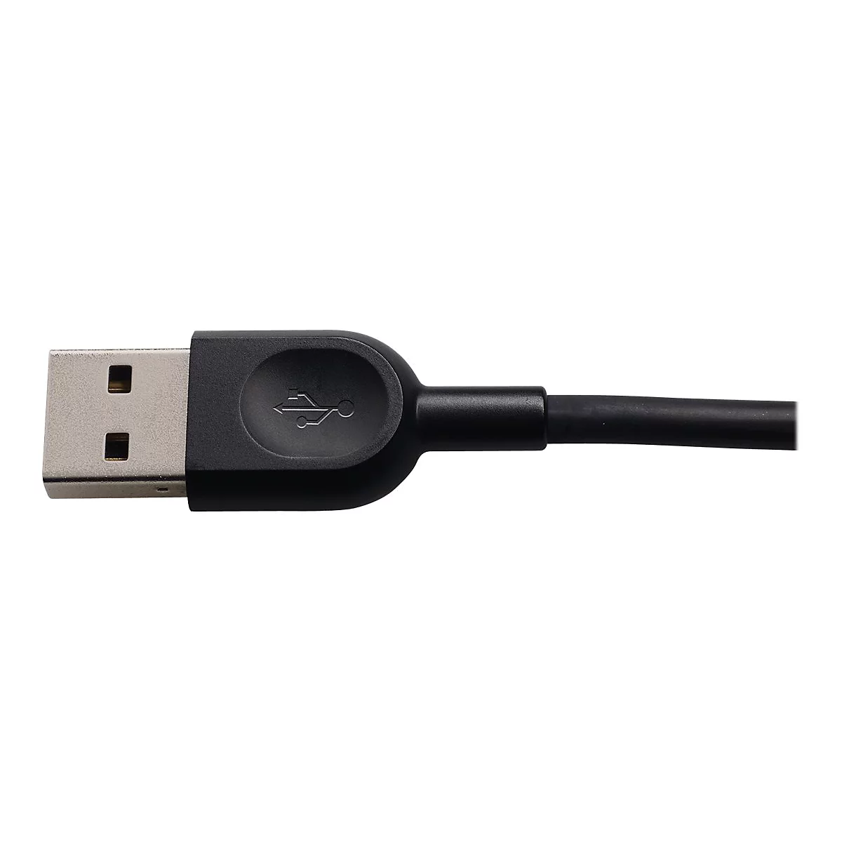 Nahaufnahme eines schwarzen USB-Kabels, Stecker mit USB-Symbol auf weißem Hintergrund.