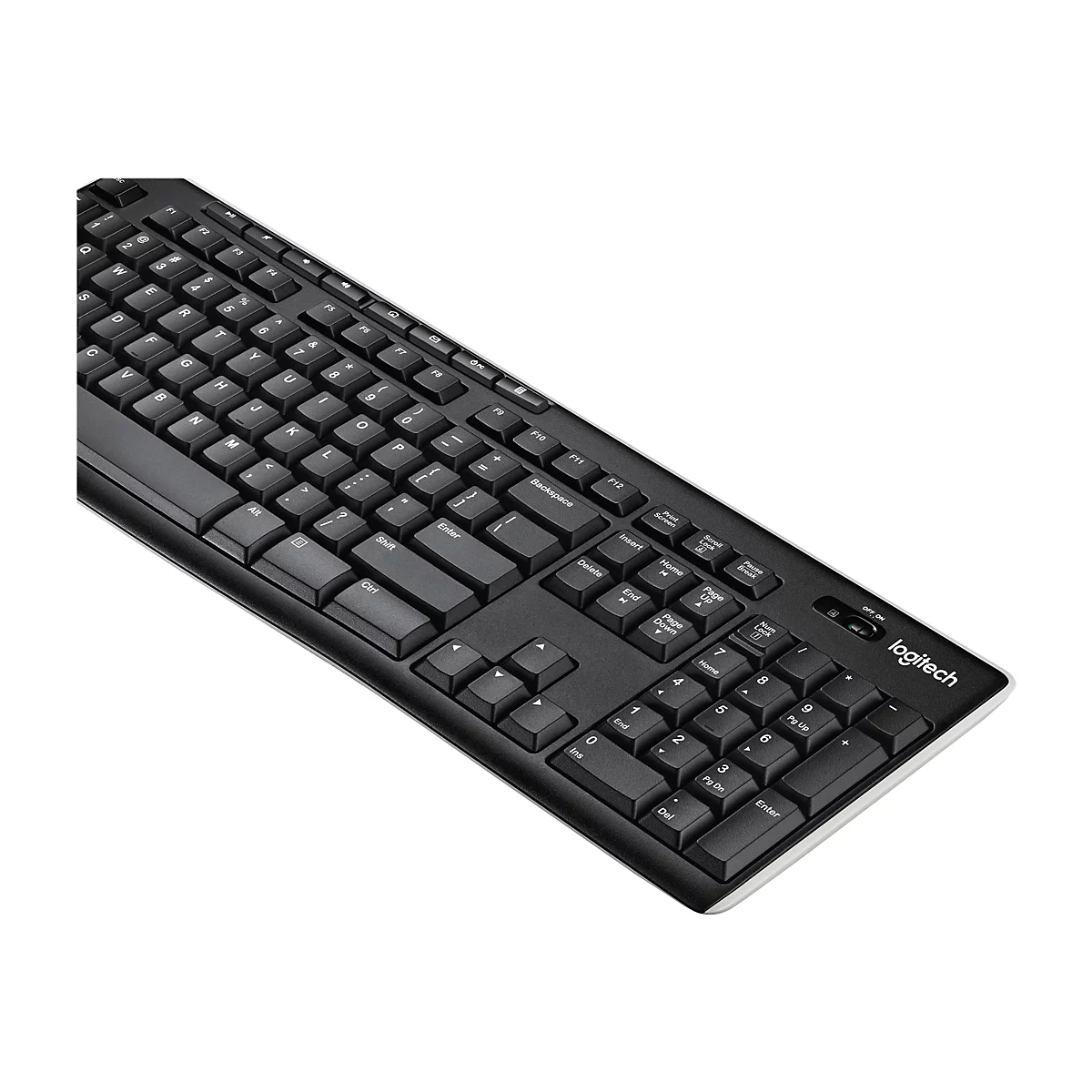 Eine schwarze Logitech-Tastatur mit weißen Tasten und Buchstaben, Zahlen und Sonderzeichen. Die Tastatur hat auch Sondertasten und eine numerische Tastatur. Auf der rechten Seite befindet sich das Logitech-Logo.