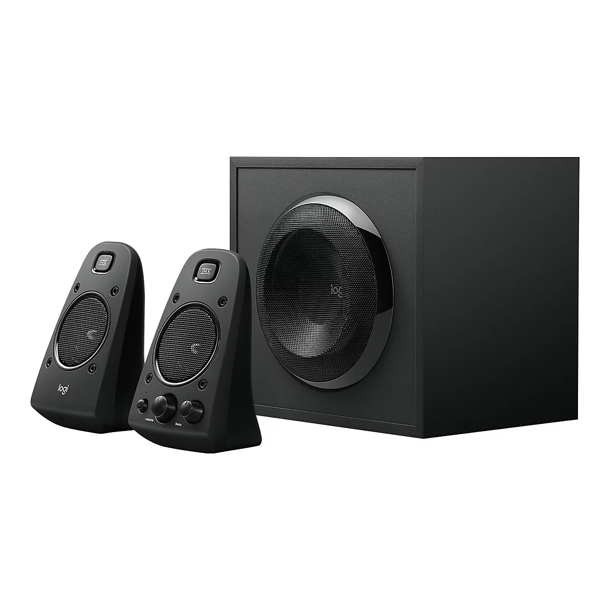 Schwarzes Logitech-Lautsprechersystem, bestehend aus zwei Satelliten-Lautsprechern und einem Subwoofer. Auf weißem Hintergrund isoliert.