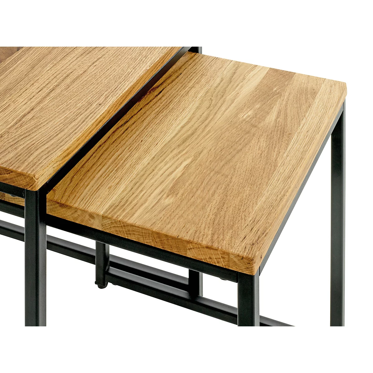 Deux tables d'appoint carrées, l'une sous l'autre. Plateaux en bois sur des cadres en métal noir.