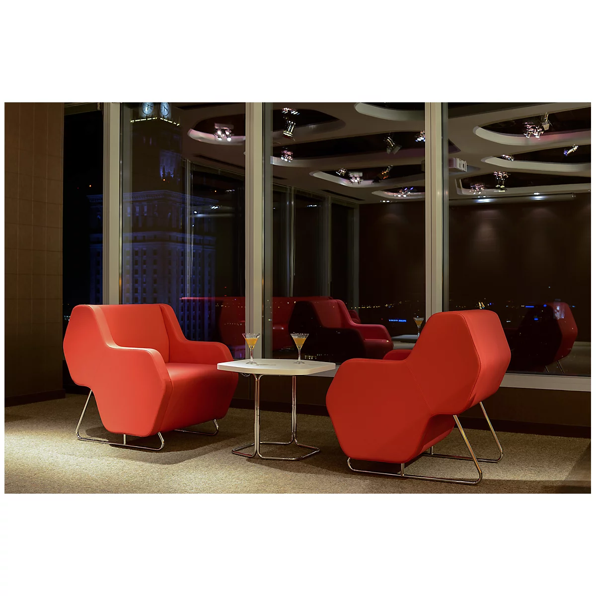 Lounge FORUM eenzit met lage rugleuning en armleuningen