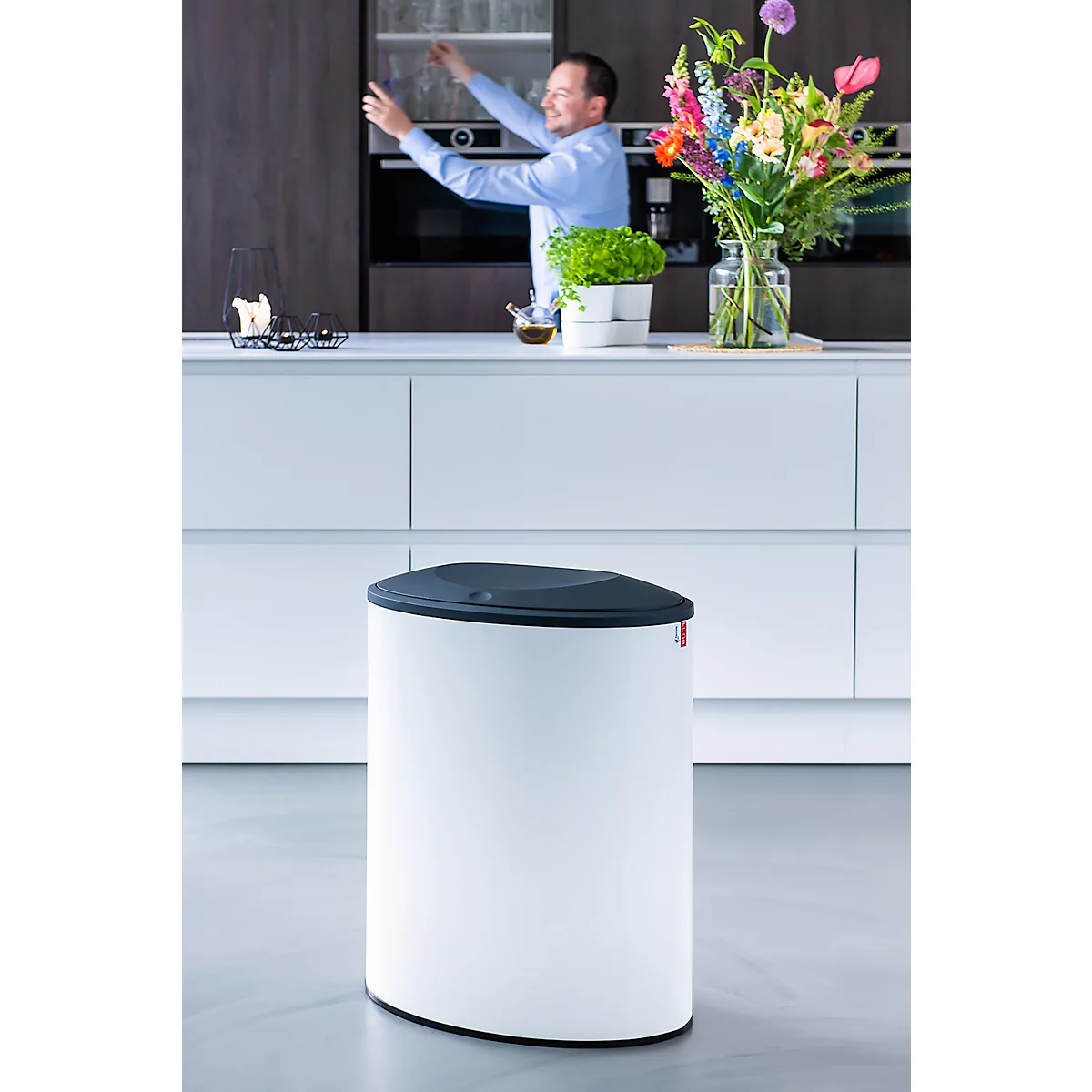 Lune design afvalbak Binc, staal, gesloten kunststof deksel, 50 l, 3 afvalstromen, verrijdbaar, B 360 x D 560 x H 680 mm, wit/zwart
