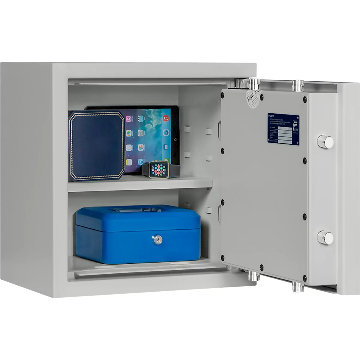 Grijze kluis, open met inhoud: sieraden, tablet, smartwatch. Open deur met label.