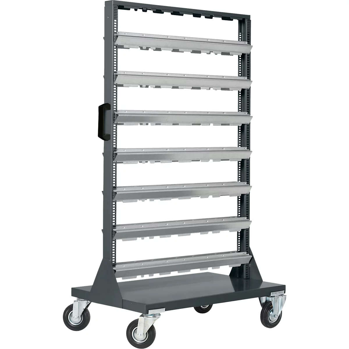 Un chariot métallique gris et mobile avec huit niveaux de rangement horizontaux sur roulettes sur fond blanc.