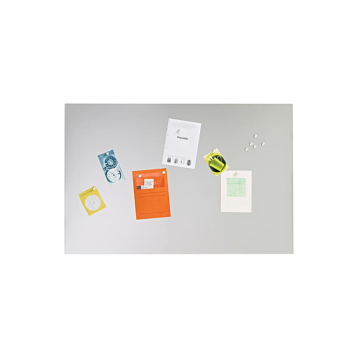 Gray pinboard with notes, papers, and a cup. Label presentation.