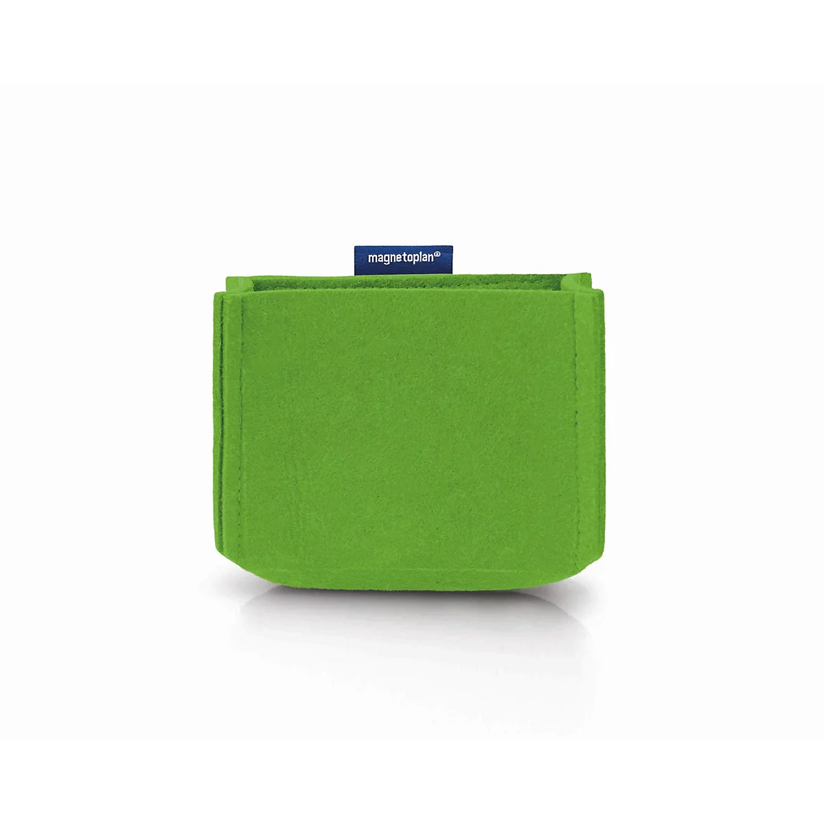Petite pochette de rangement en feutrine vert clair avec une petite étiquette bleue au centre en haut.