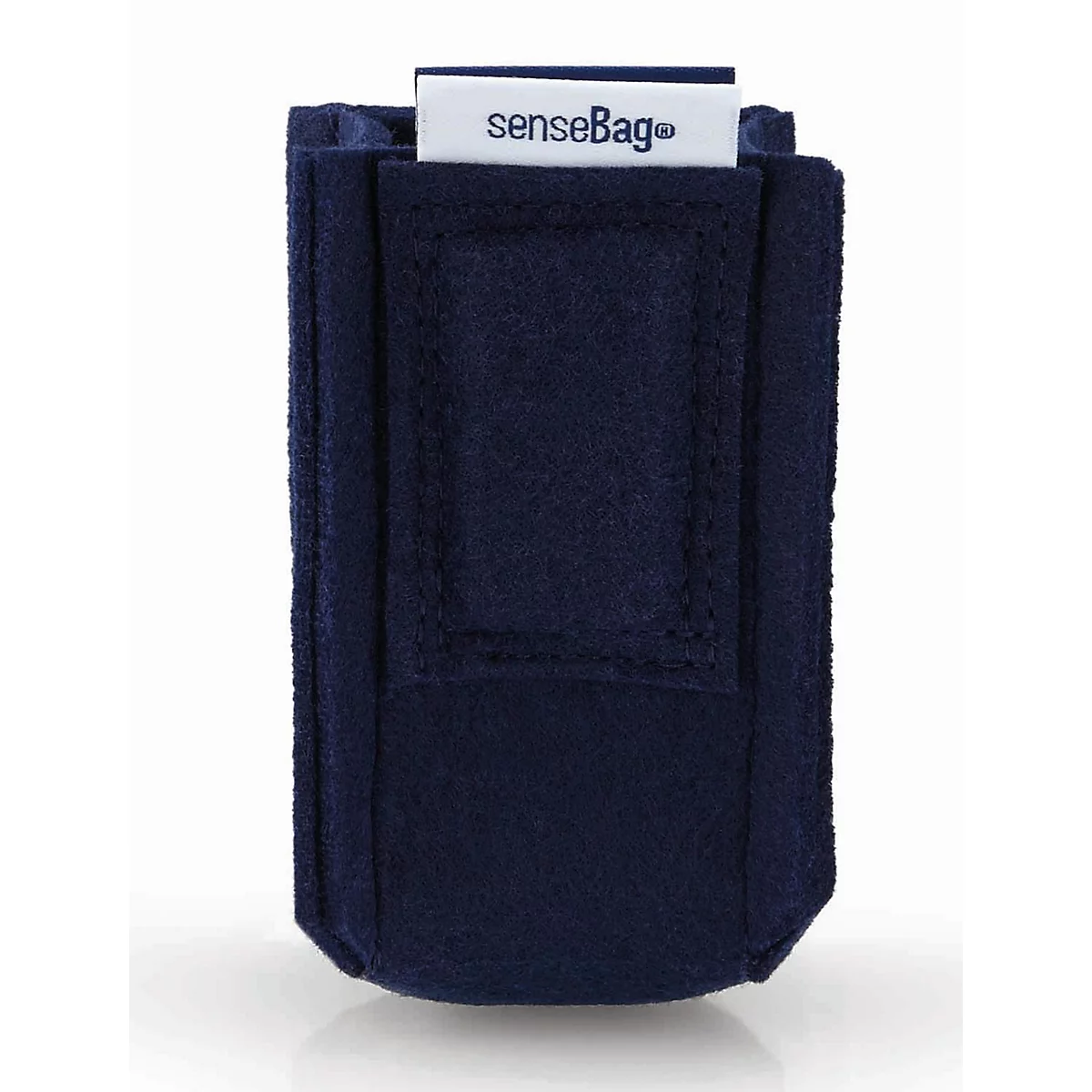 Étui en feutre bleu foncé senseBag avec étiquette de marque blanche sur fond neutre.