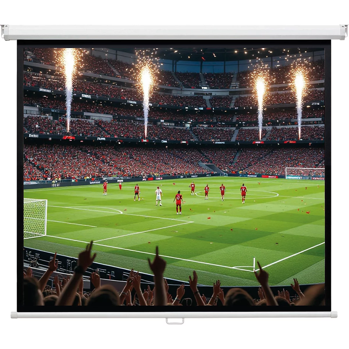 Beamer-Leinwand mit Fußballspiel-Projektion und jubelndem Publikum.