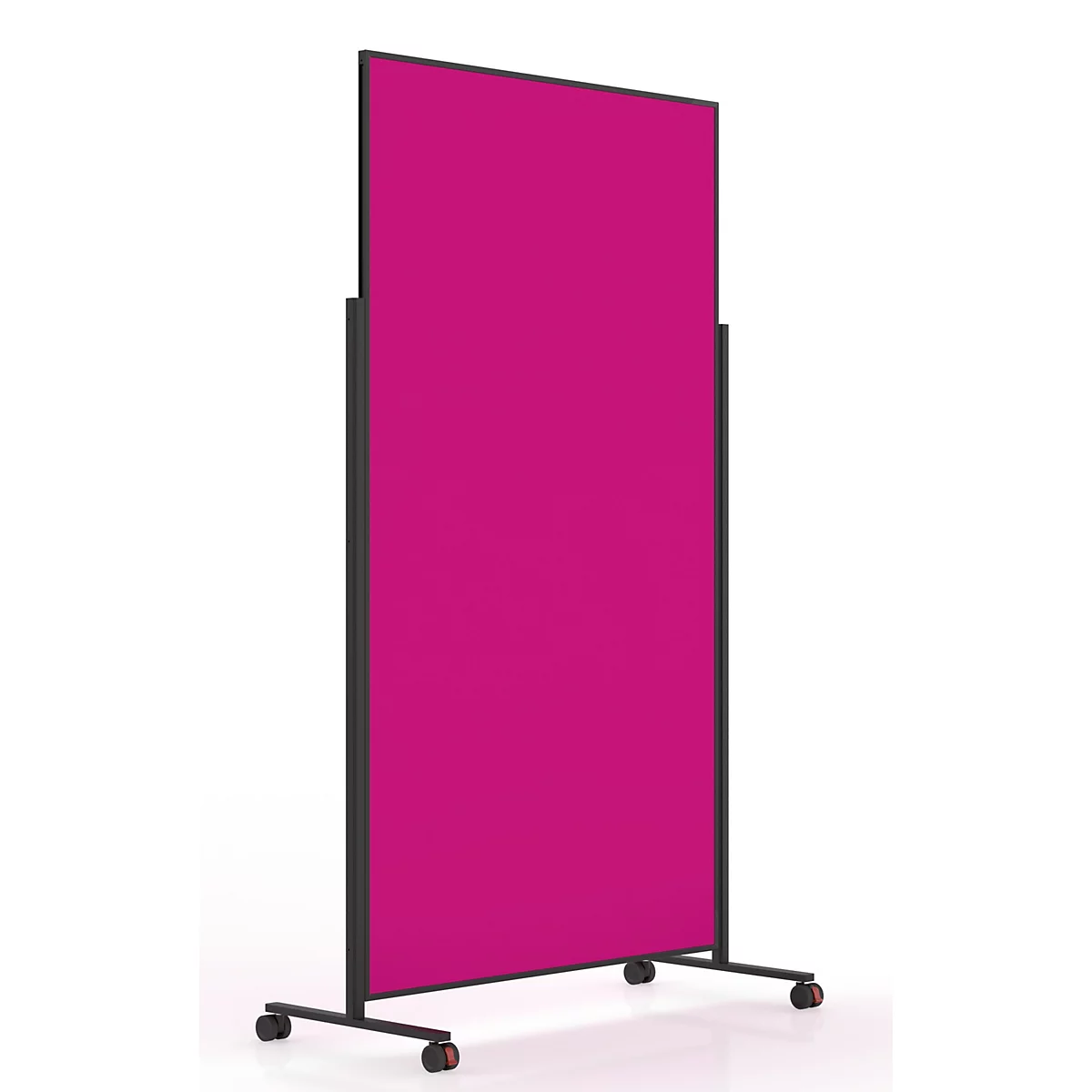 Mobiele scheidingswand met een felroze oppervlak in een zwart metalen frame op wieltjes.