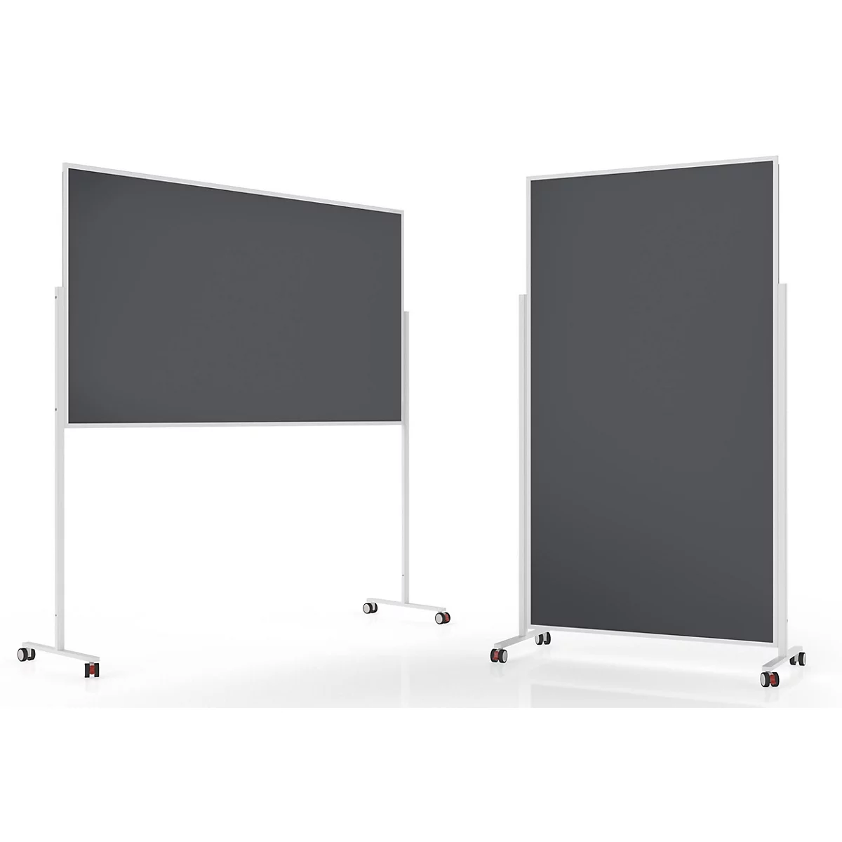 Twee verrijdbare, grijze whiteboards op wieltjes voor een witte achtergrond.