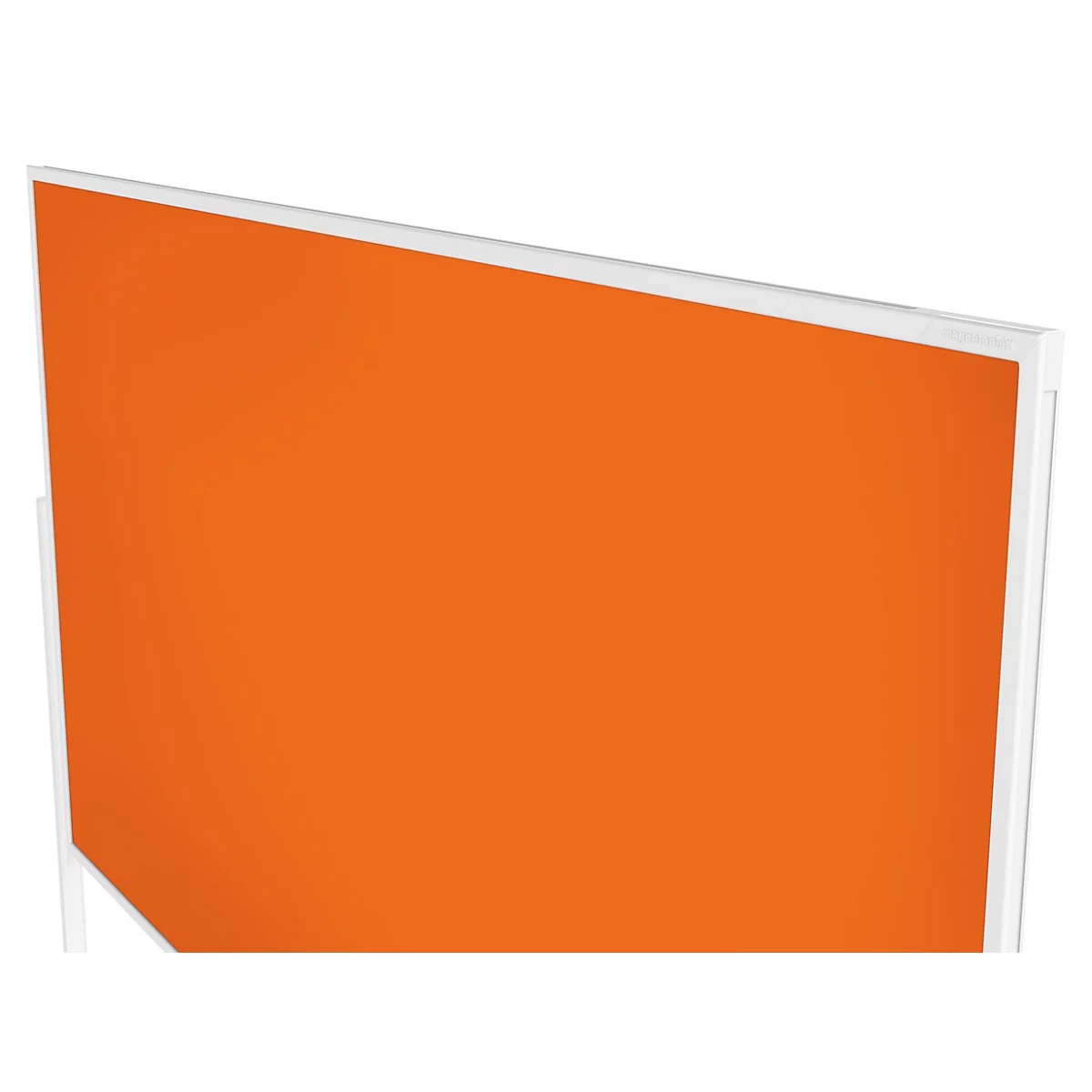 Rechthoekig oranje prikbord met een smal wit frame in perspectief.