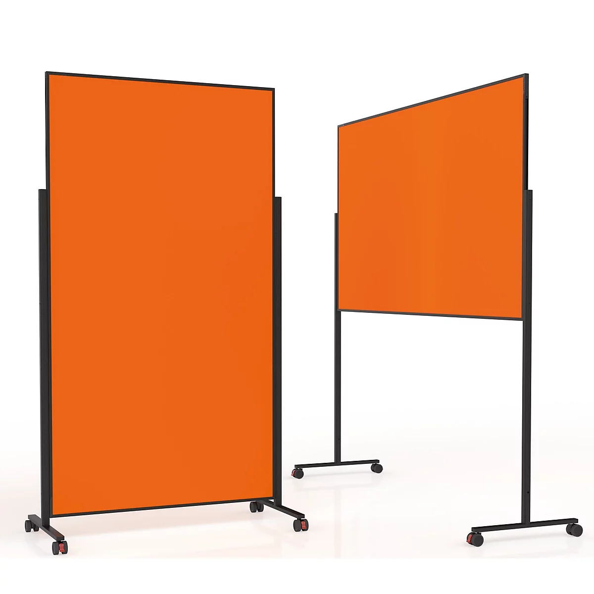 Zwei orangefarbene, mobile Trennwände mit schwarzem Rahmen auf Rollen vor weißem Hintergrund.