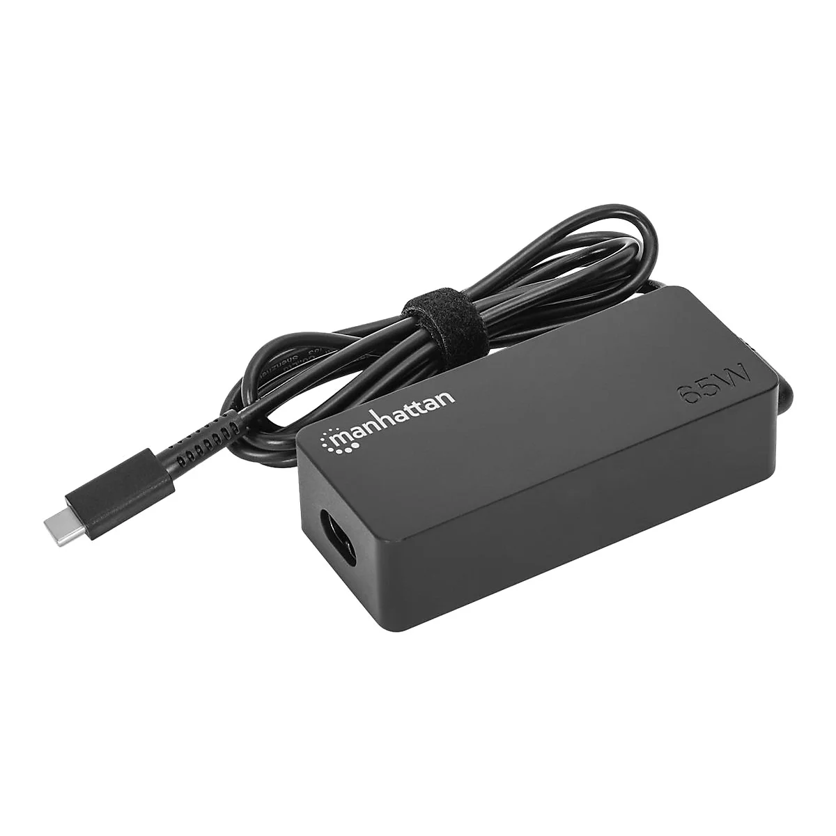 Schwarzes Manhattan USB-C Ladegerät mit 65 Watt Leistung und fest verbundenem Kabel vor weißem Hintergrund.