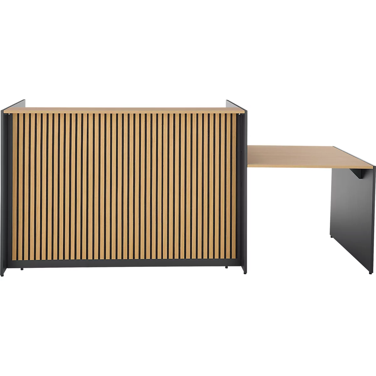 Een bureau met houten latten en een uitschuifbaar tafelblad. De voorkant heeft verticale houten latten, de rest is grijs.