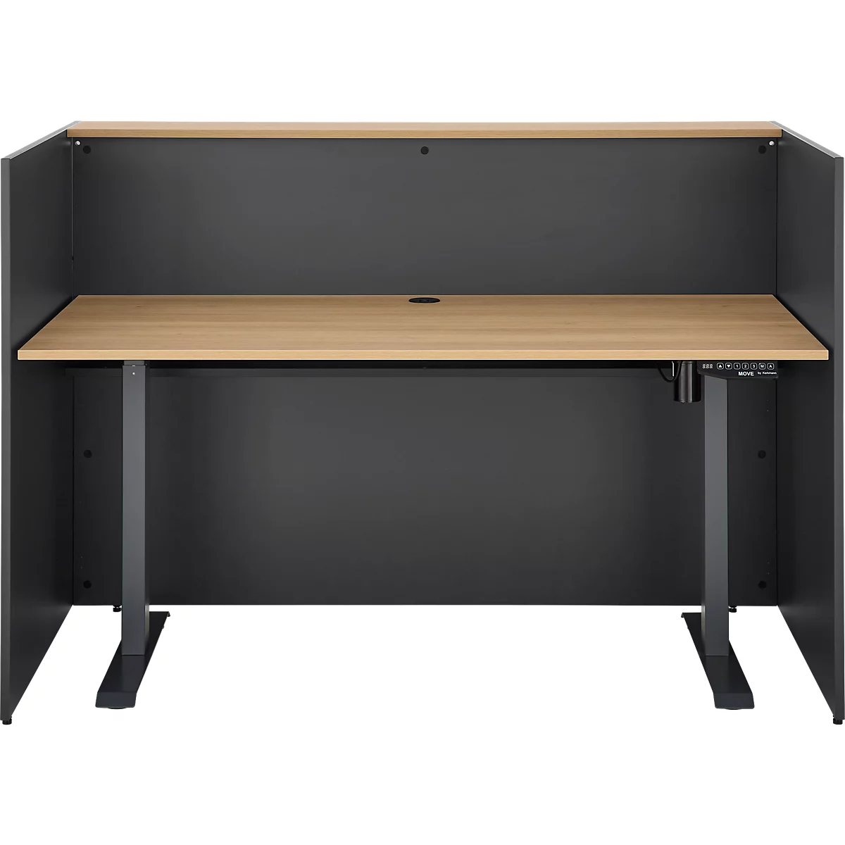 Een grijze bureau met een houten blad en een geïntegreerd privacyscherm tegen een neutrale achtergrond.