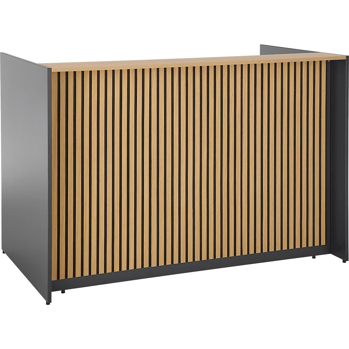 Receptiebalie met houten lamellen en grijze zijwanden. Minimalistisch ontwerp.