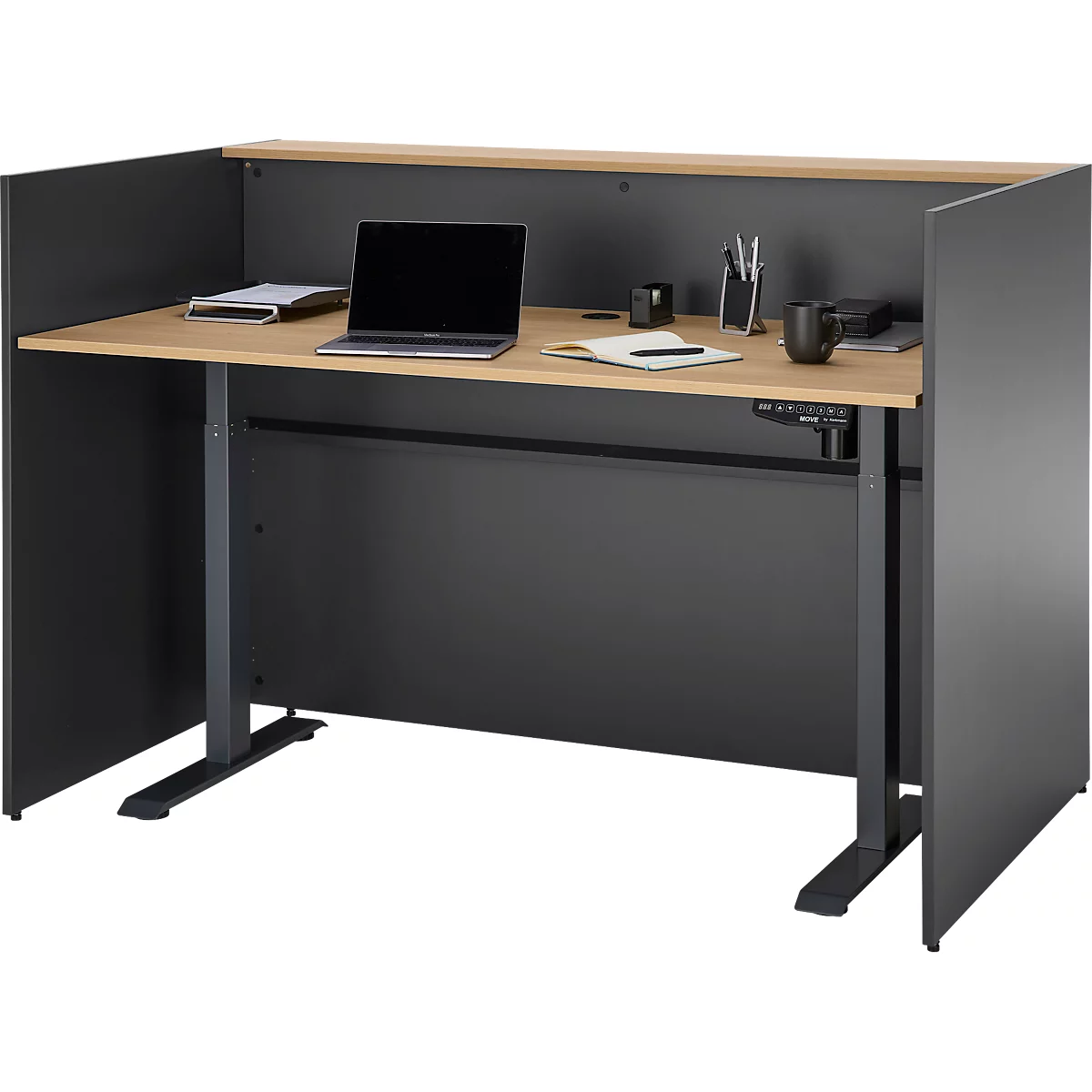 Lichtbruine bureau met zwart frame en donkere zijpanelen. Er staan een laptop, pennen en notities op.