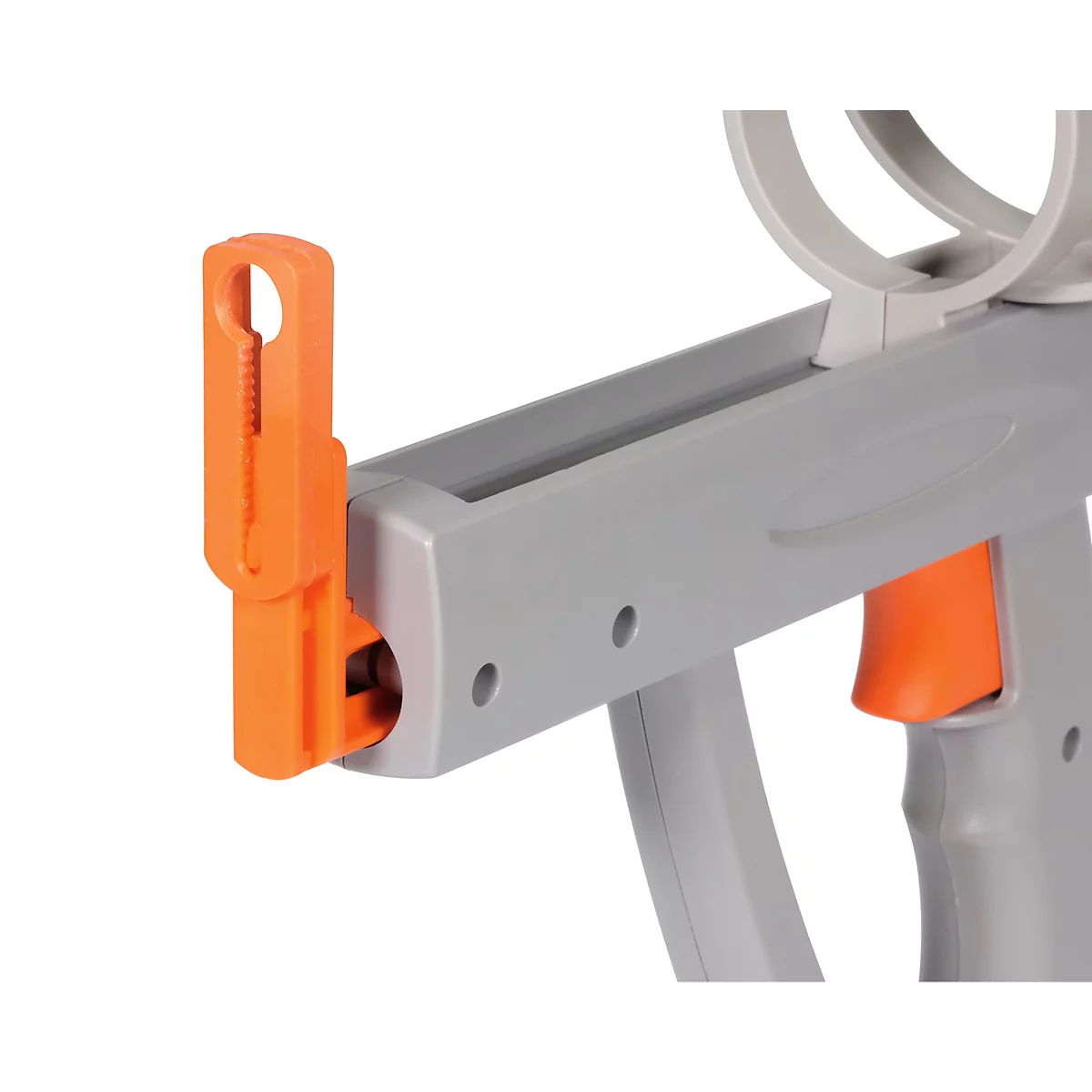 Graue Spielzeugpistole mit orangefarbenen Akzenten. Oben zwei Halterungen, ein Griff und ein Auslöser.