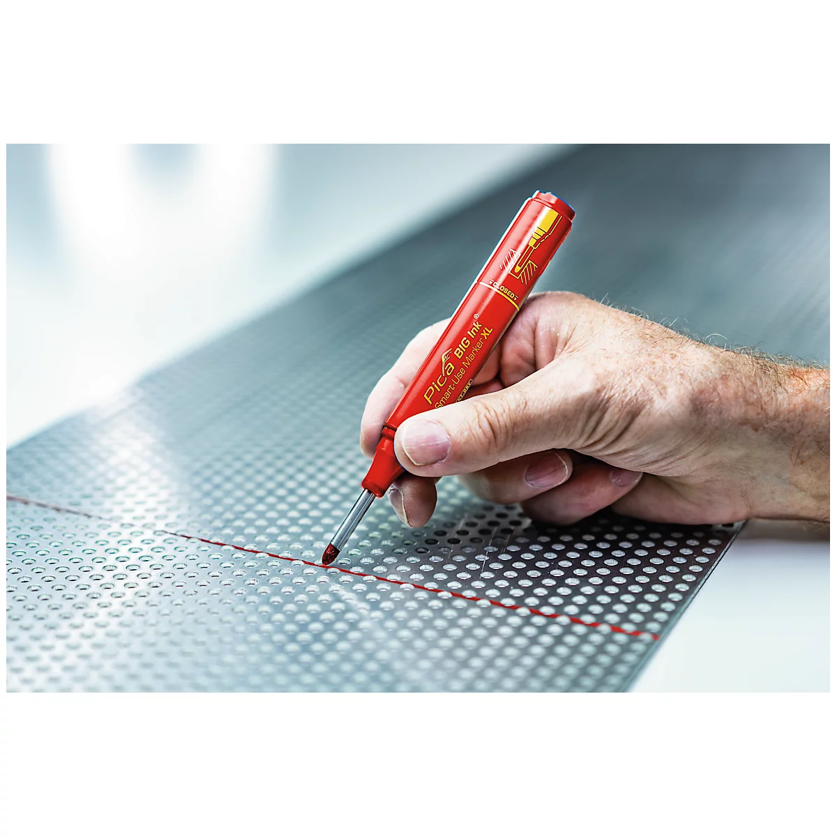 Marqueur permanent Pica BIG Ink Marker XL, pour surfaces lisses &amp; sèches, pointe d'écriture spéciale, résistant à l'eau &amp; à l'effacement, couleur d'écriture rouge