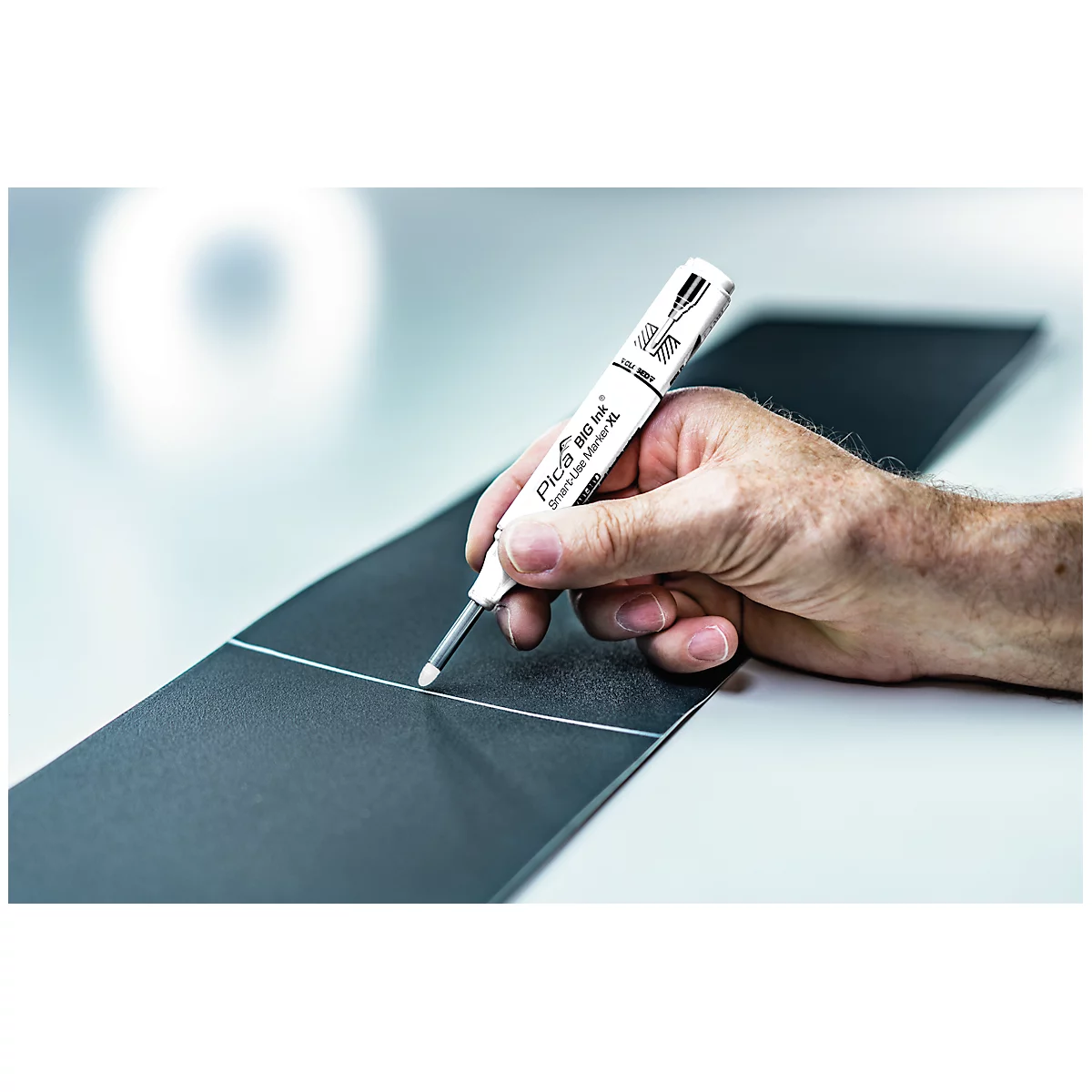 Marqueur permanent Pica BIG Ink Marker XL, pour surfaces lisses &amp; sèches, pointe d'écriture spéciale, résistant à l'eau &amp; à l'effacement, couleur d'encre blanche