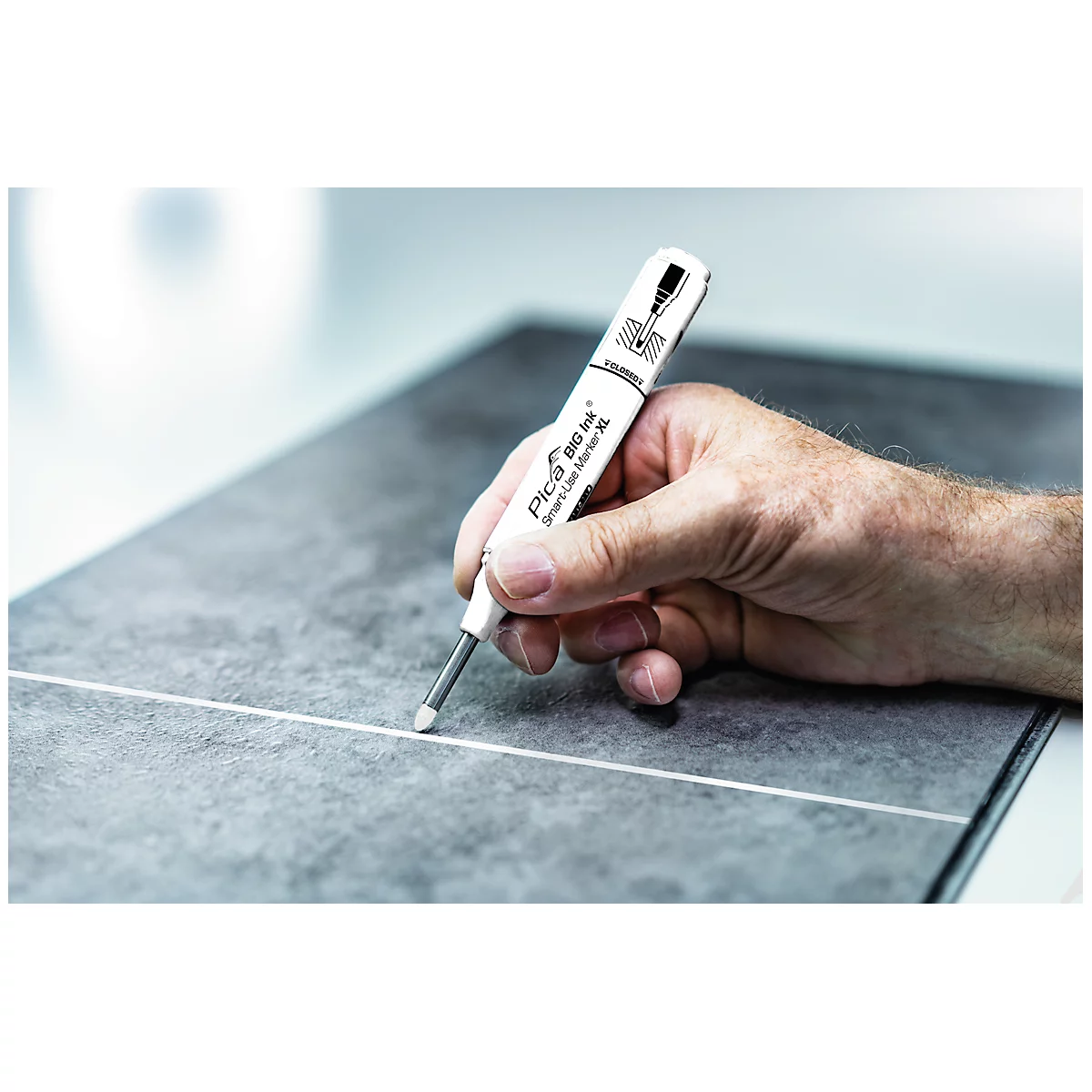 Marqueur permanent Pica BIG Ink Marker XL, pour surfaces lisses &amp; sèches, pointe d'écriture spéciale, résistant à l'eau &amp; à l'effacement, couleur d'encre blanche
