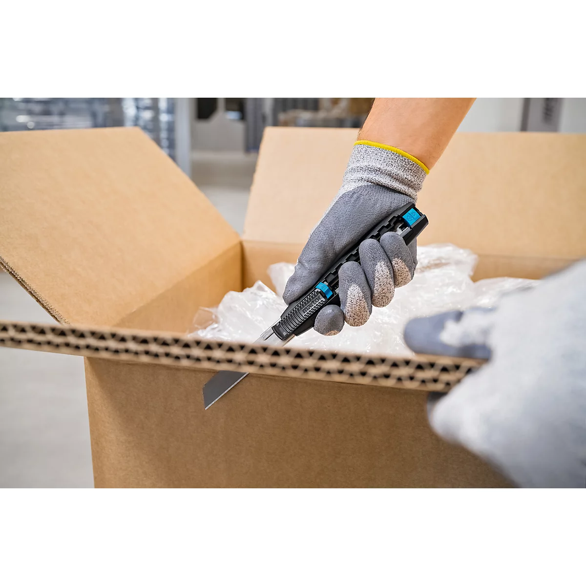 Martor Secubase 383 veiligheidsmes, ergonomisch, instelbare snijdiepte, automatisch terugtrekkend mes, L 170,5 x B 25 x H 34 mm, staal/GRP, zwart