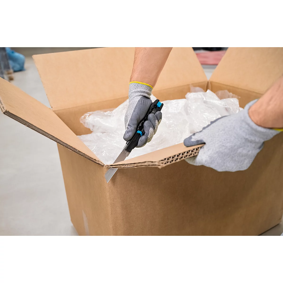 Martor Secubase 383 veiligheidsmes, ergonomisch, instelbare snijdiepte, automatisch terugtrekkend mes, L 170,5 x B 25 x H 34 mm, staal/GRP, zwart