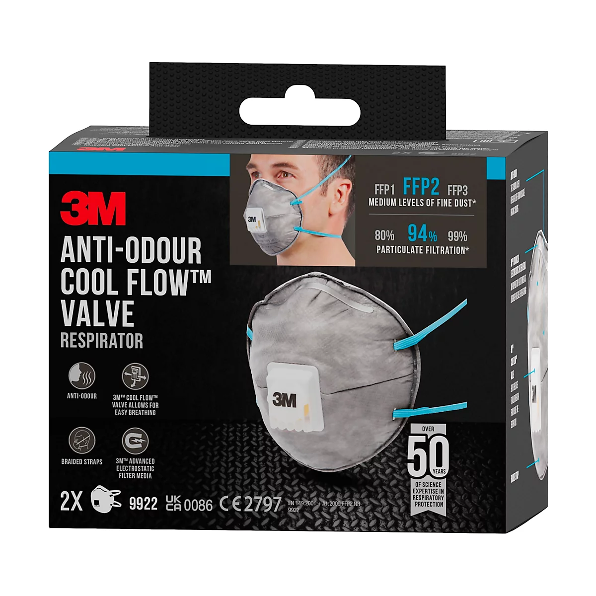 Masque respiratoire 3M dans son emballage. Des logos et des informations sur les performances de filtration sont imprimés.