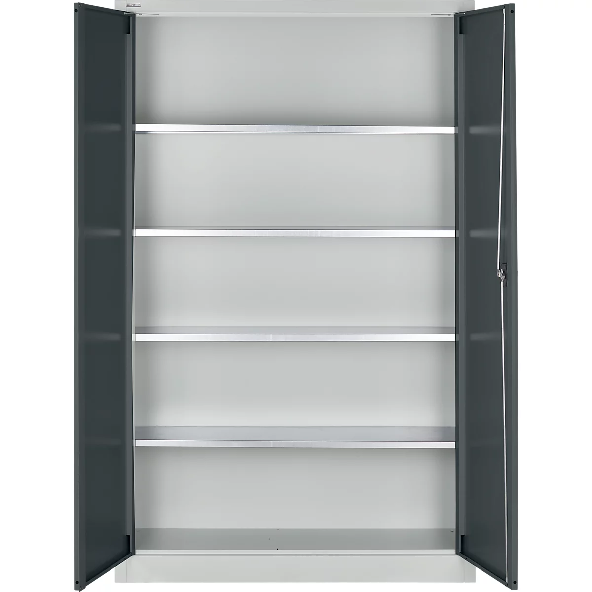 Een open grijze archiefkast met meerdere lege planken. De deuren staan open.