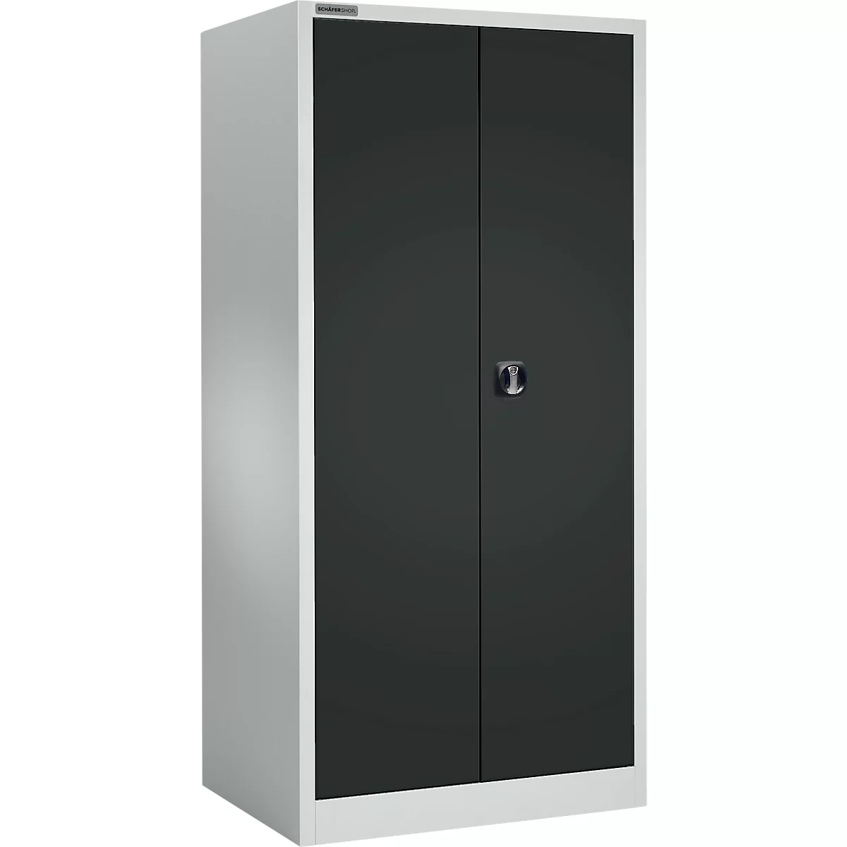 Grijze kast met donkere deuren en zilveren handvat. De kast staat tegen een lichte achtergrond.