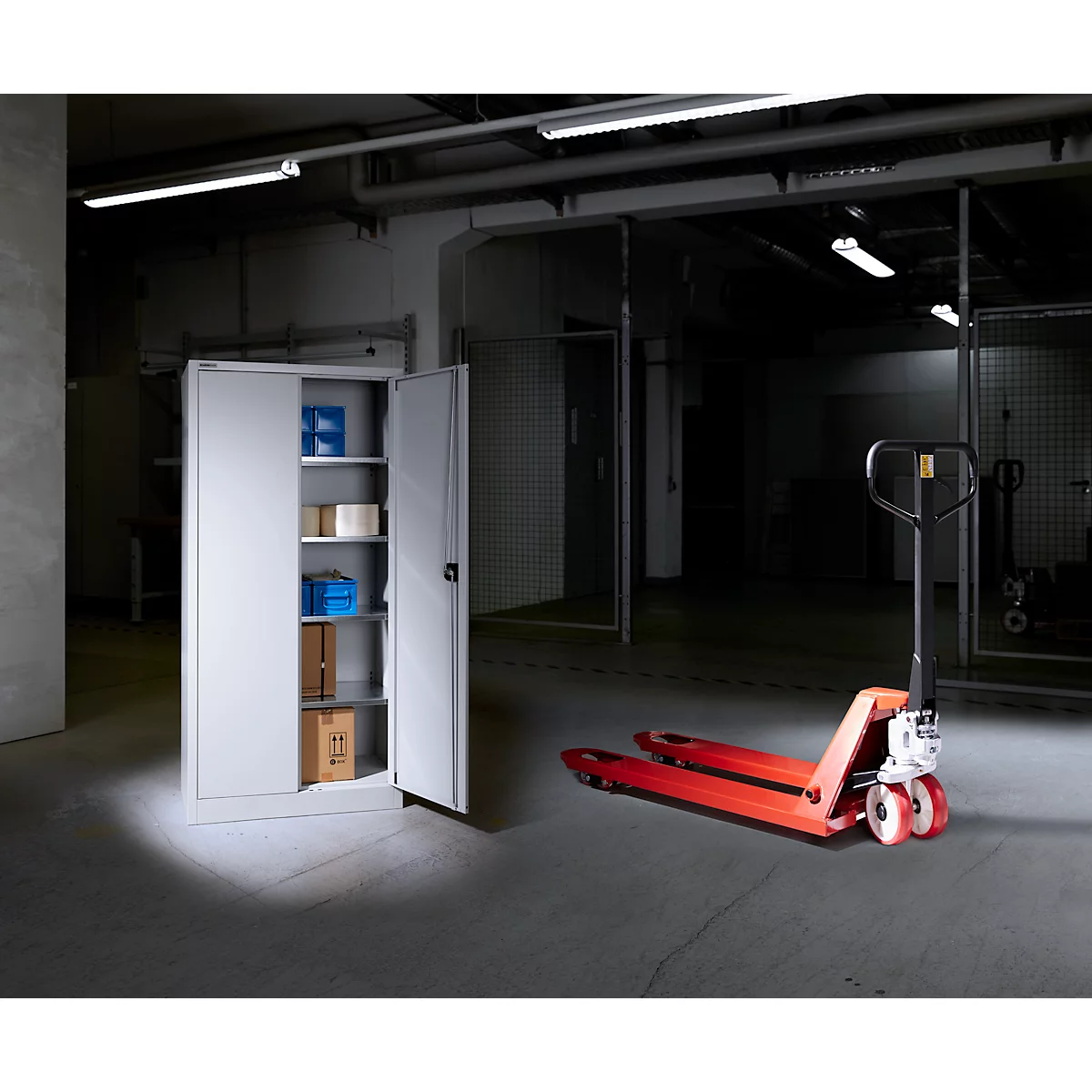 Materiaalkast - stalen - B 950 x D 400 x H 1935 mm - 4 legborden - afsluitbaar - lichtgrijs RAL 7035/ lichtgrijs RAL 7035 - ons merk Schäfer Shop Pure