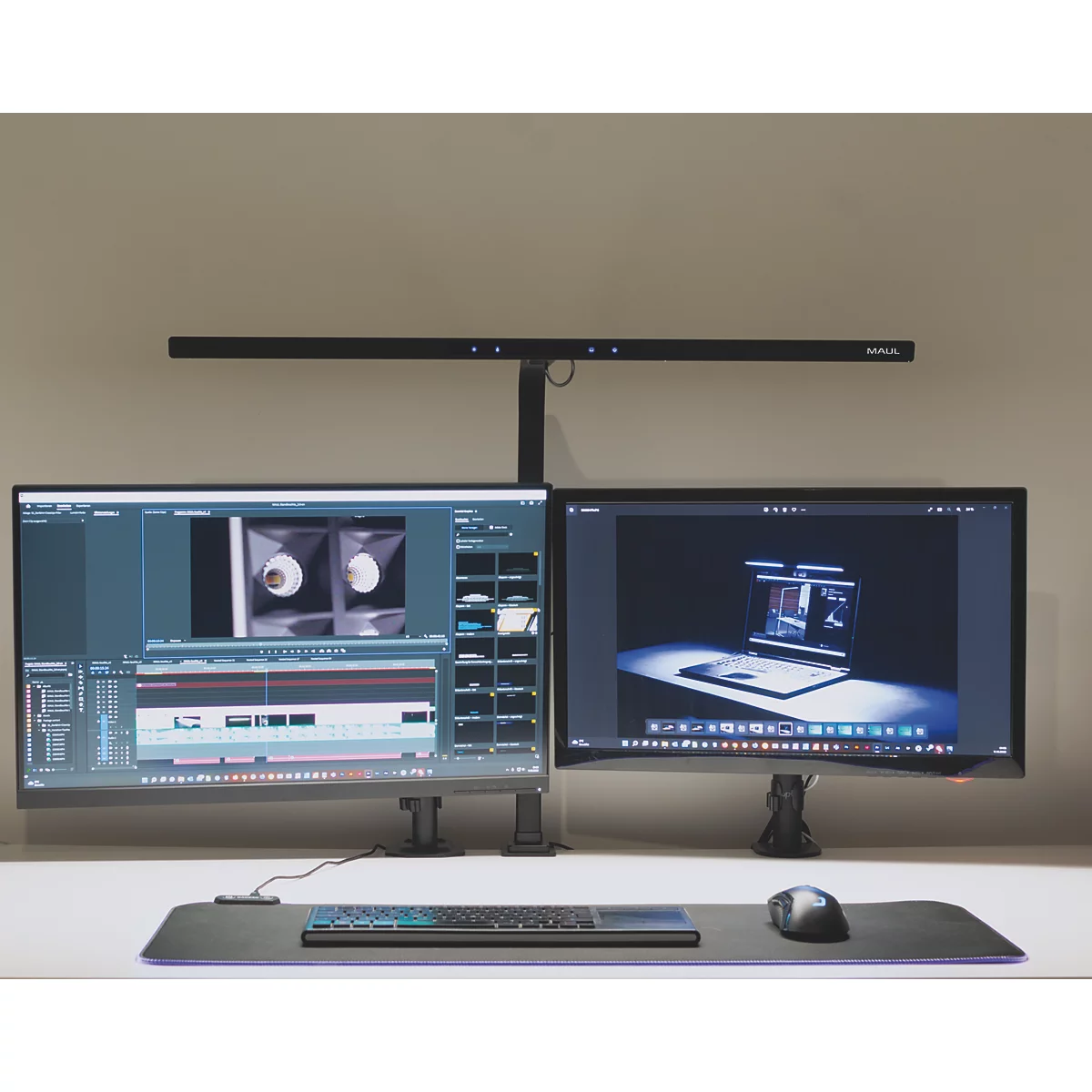 Graue Schreibtischlampe, gebogen, mit rechteckigem Leuchtkörper, auf weißem Hintergrund.