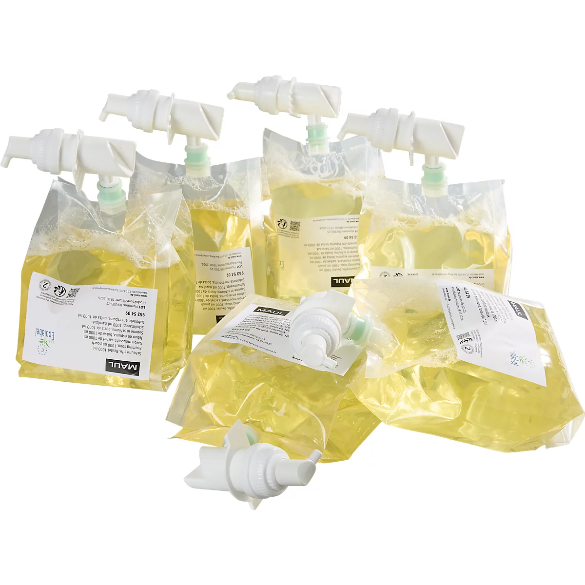 Mehrere transparente Beutel gefüllt mit gelblicher Flüssigkeit und weißen Spendern. Etiketten und separate Spender liegen daneben.