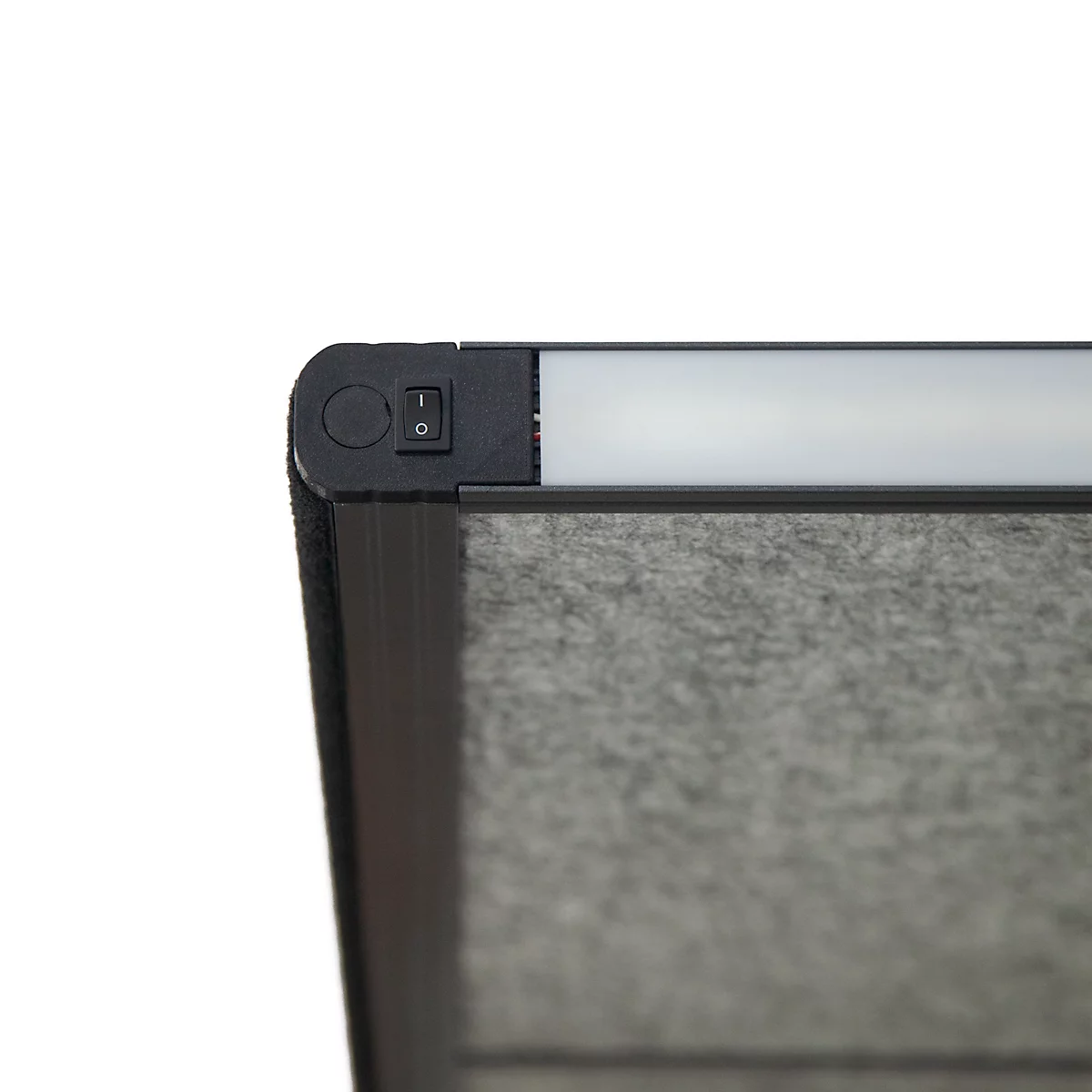 Hoek van een frame met lichtbalk en aan/uit-schakelaar.