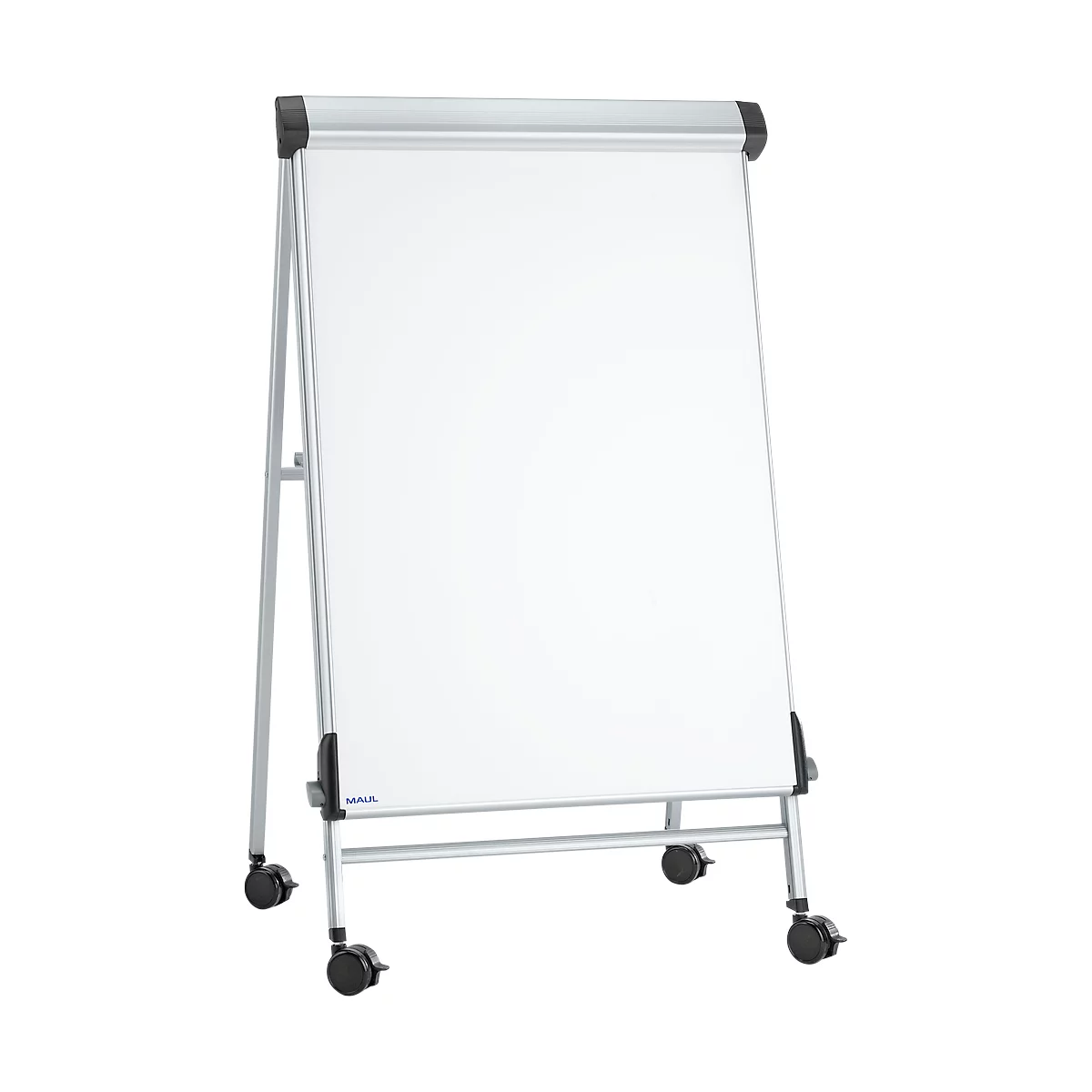 Ein weißes Flipchart auf Rollen, mit silberfarbenem Rahmen und schwarzem Zubehör.