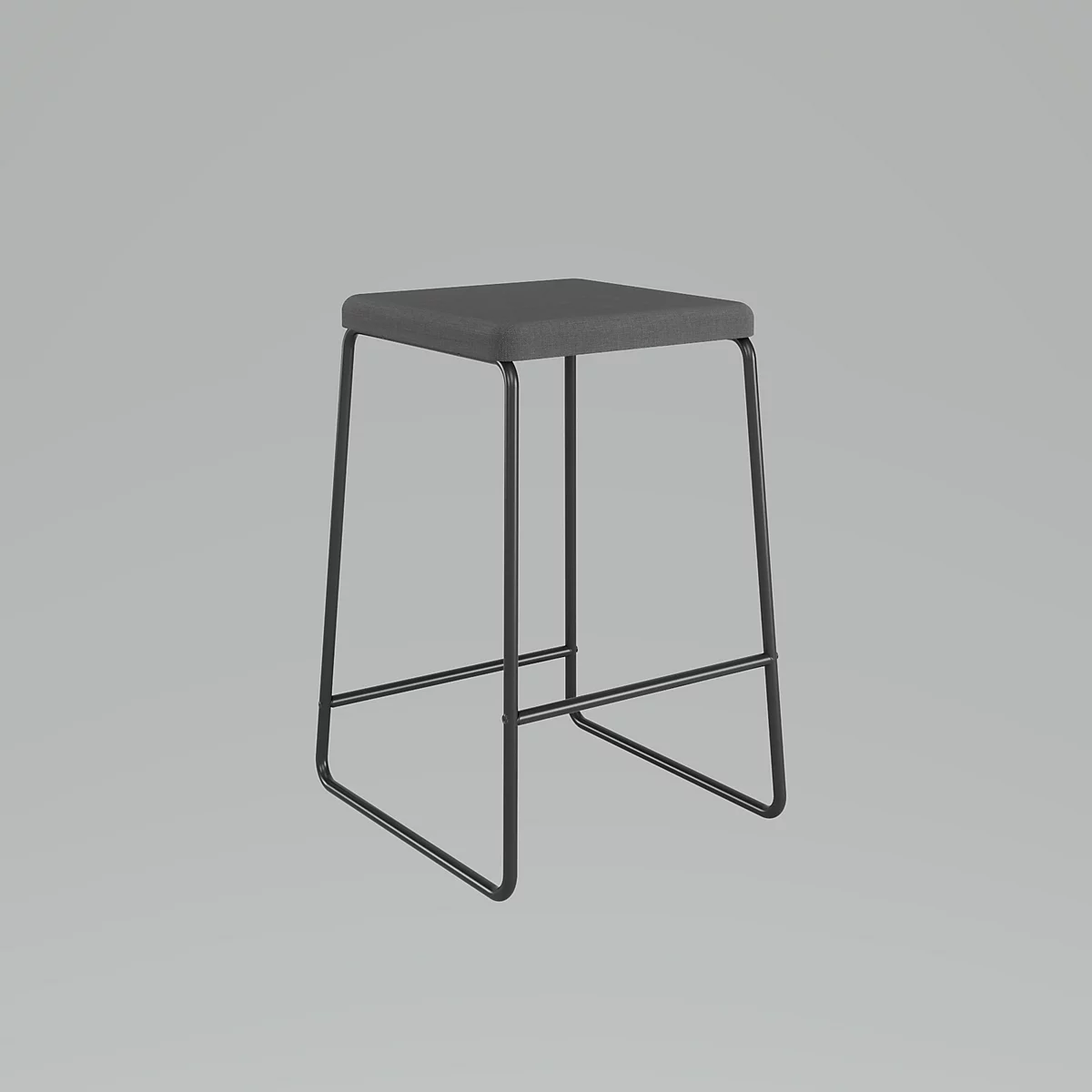 Grauer Barhocker vor grauem Hintergrund. Quadratische Sitzfläche, Metallbeine.