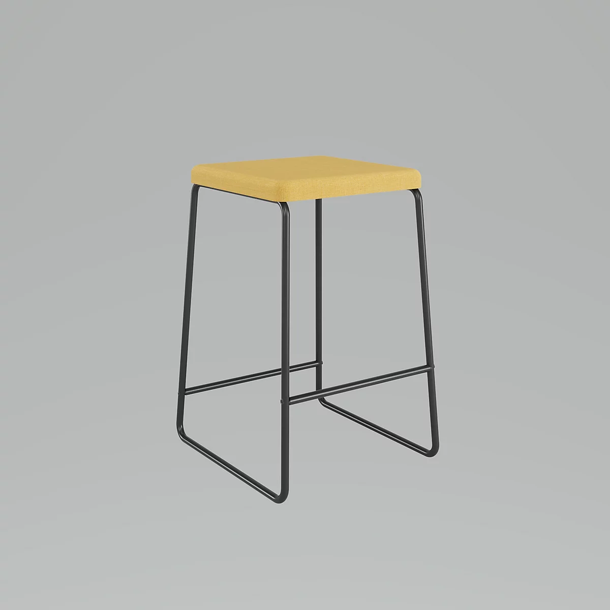 Gelber Hocker mit quadratischer Sitzfläche und schwarzen Metallbeinen. Steht vor grauem Hintergrund.