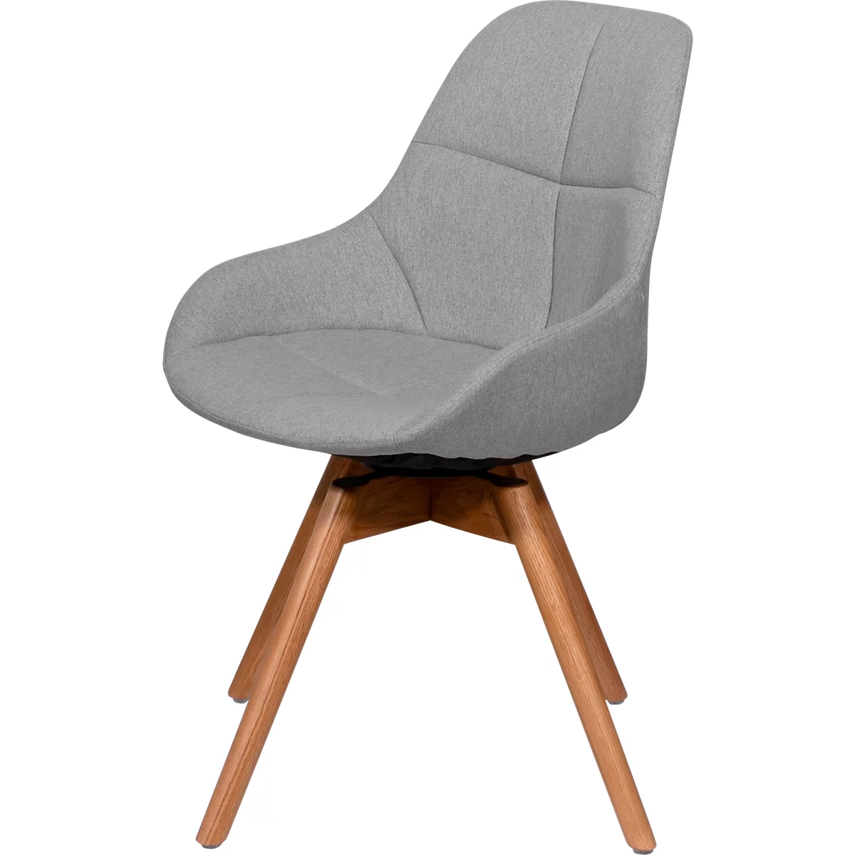 Grijze stoel met houten poten. De zitting is gestoffeerd en de rugleuning licht gebogen. Hij staat op vier schuin geplaatste houten poten.