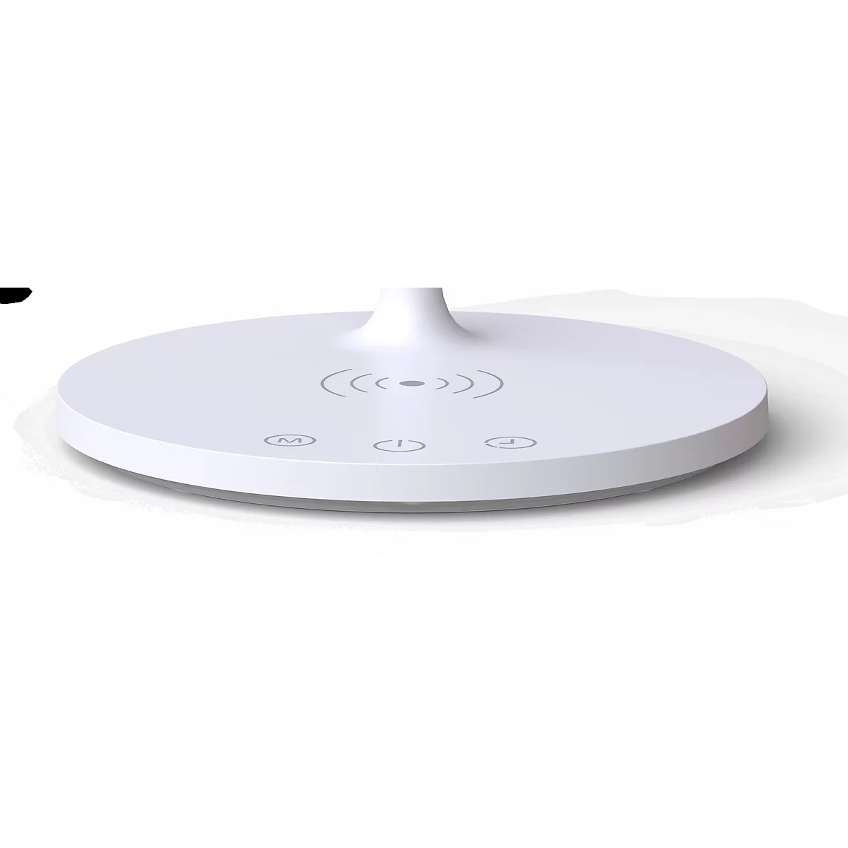 Gros plan sur une lampe de bureau blanche. Des symboles de chargement sans fil et de commandes sont sur la base.