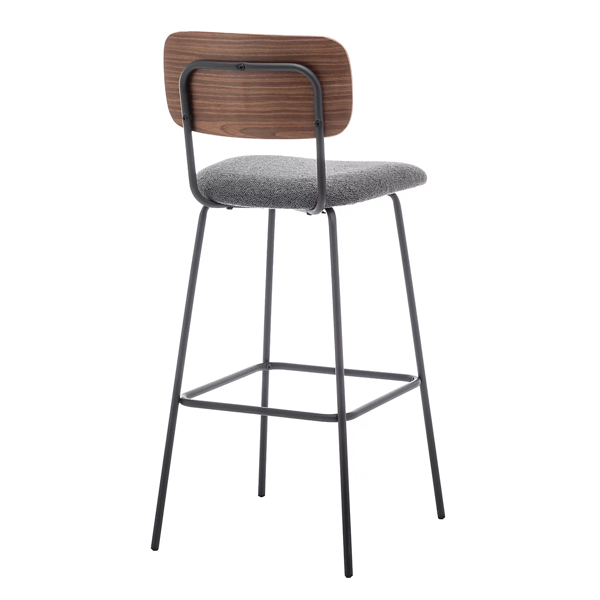 Chaise avec assise grise et dossier en bois sur fond blanc.