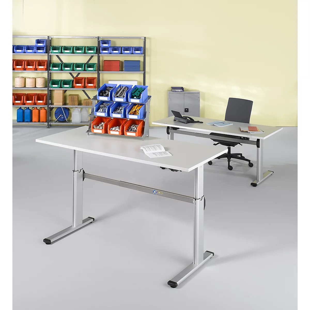 Mesa de trabajo Schäfer Shop Select, regulable en altura eléctricamente, rectangular, pie C, ancho 1800 x fondo 800 x alto 725-1185 mm, aluminio gris claro/blanco