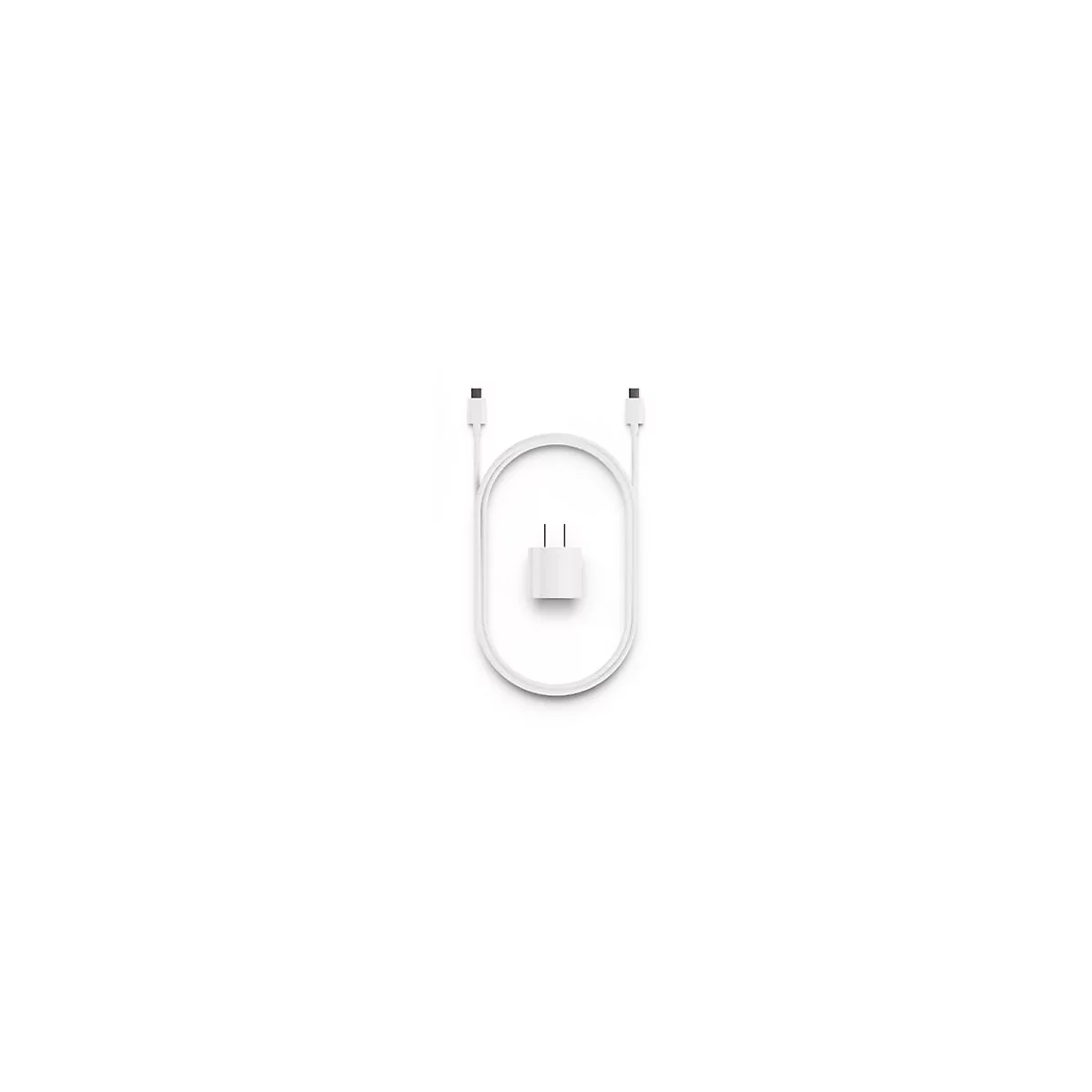 Weißes Ladekabel und Netzteil vor weißem Hintergrund.