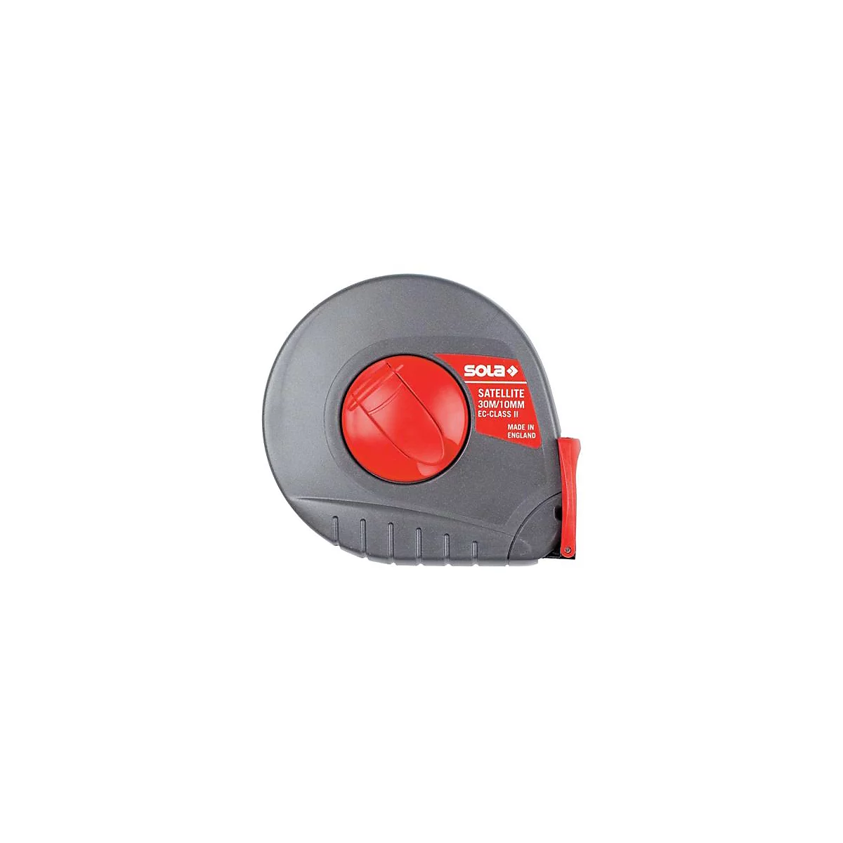 Ruban à mesurer gris avec bouton rouge et poignée rouge. L'étiquette indique "SOLA Satellite 30m/10mm EC-Class II, Made in England".