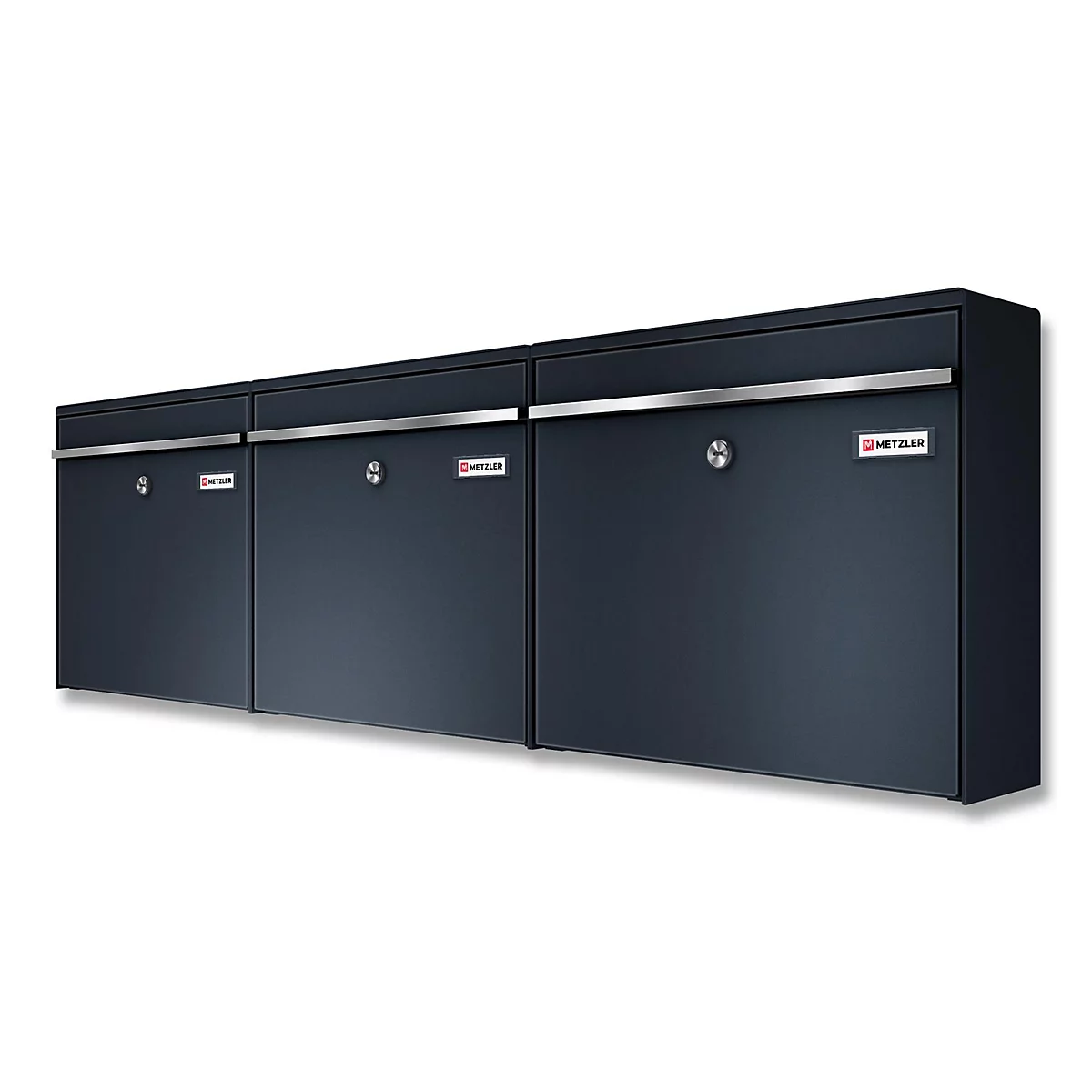 Donkergrijs brievenbussysteem met drie compartimenten, zilveren accenten en slot. Sticker "METTLER".